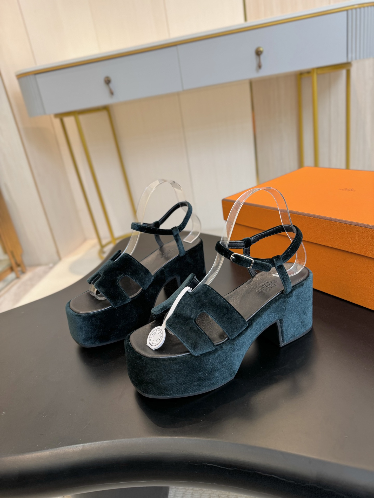 HERMES 01049