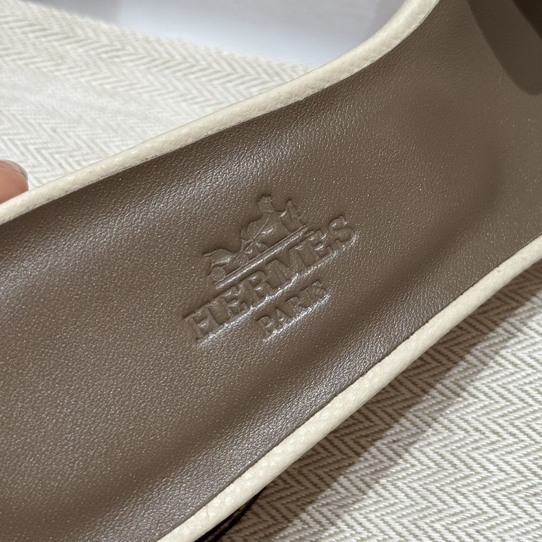 HERMES 01077