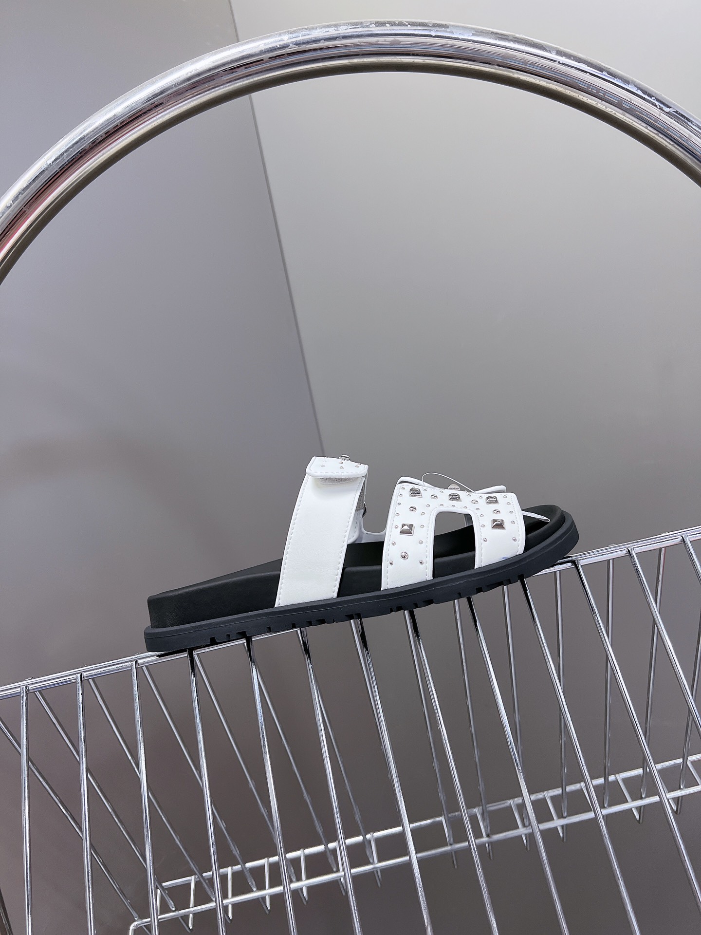 HERMES 01129 Hermes Chypre Sandal white Studded Stud Punk Rock H Logo Strap