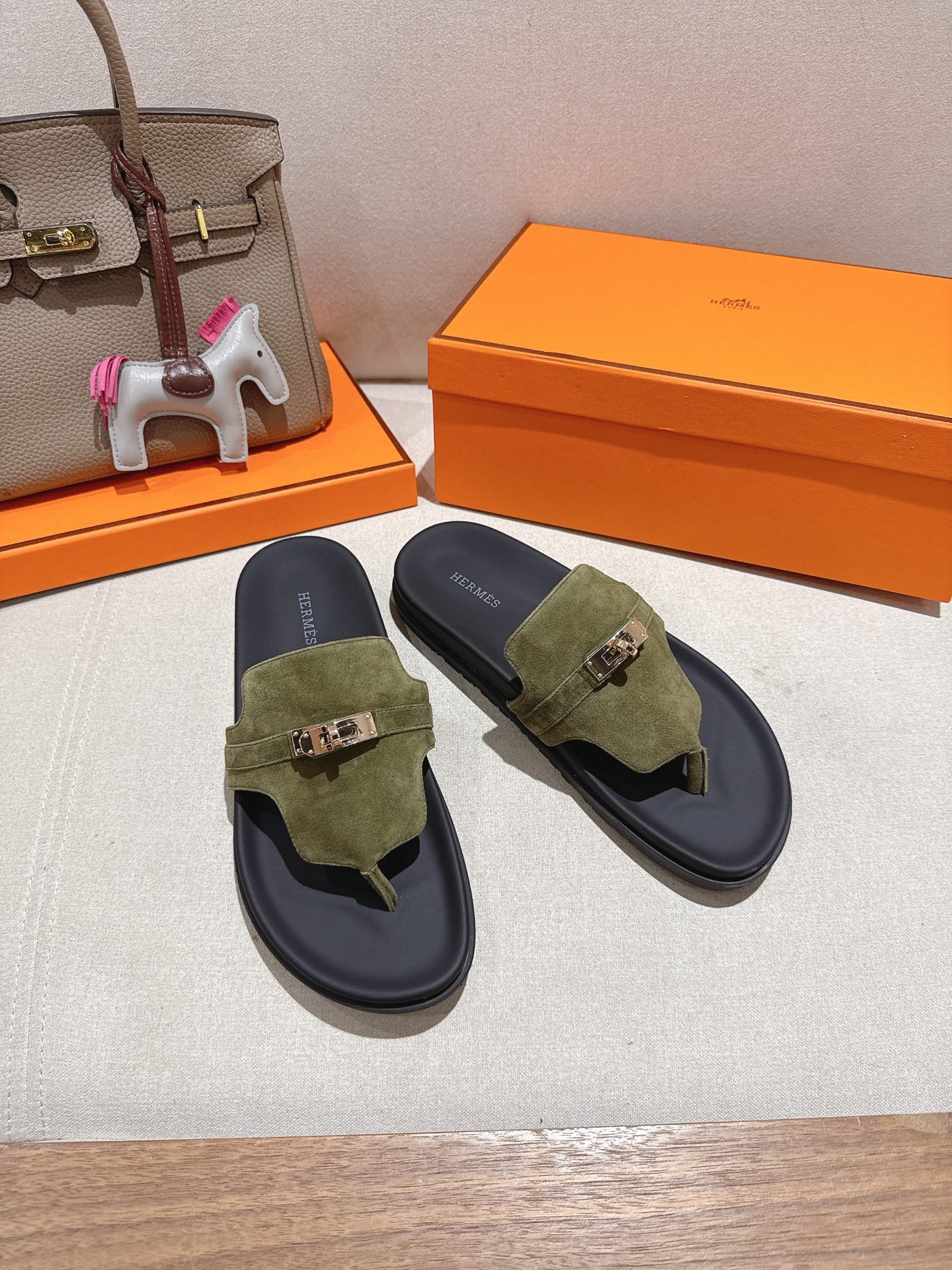 HERMES  01229