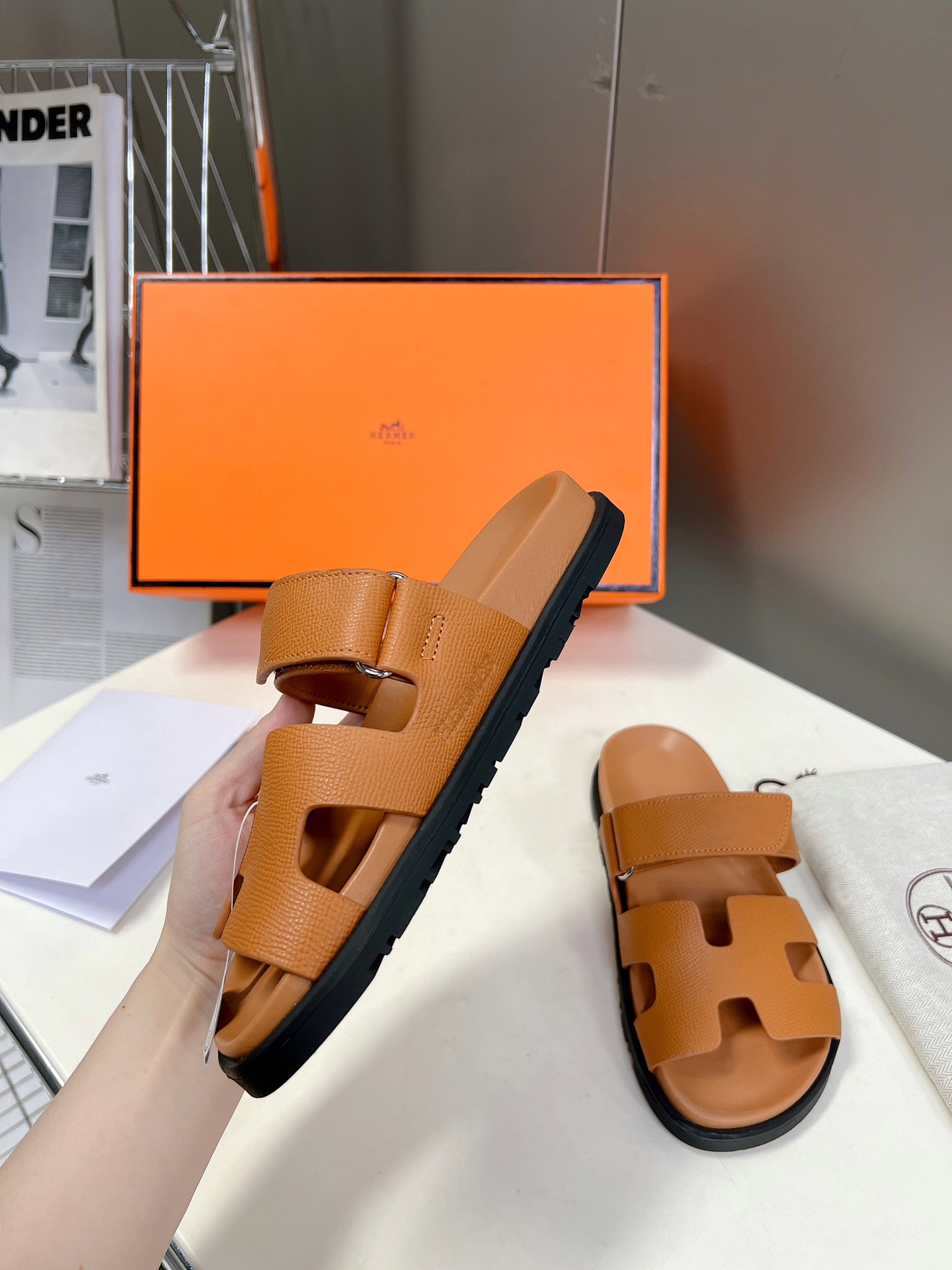 HERMES 01229