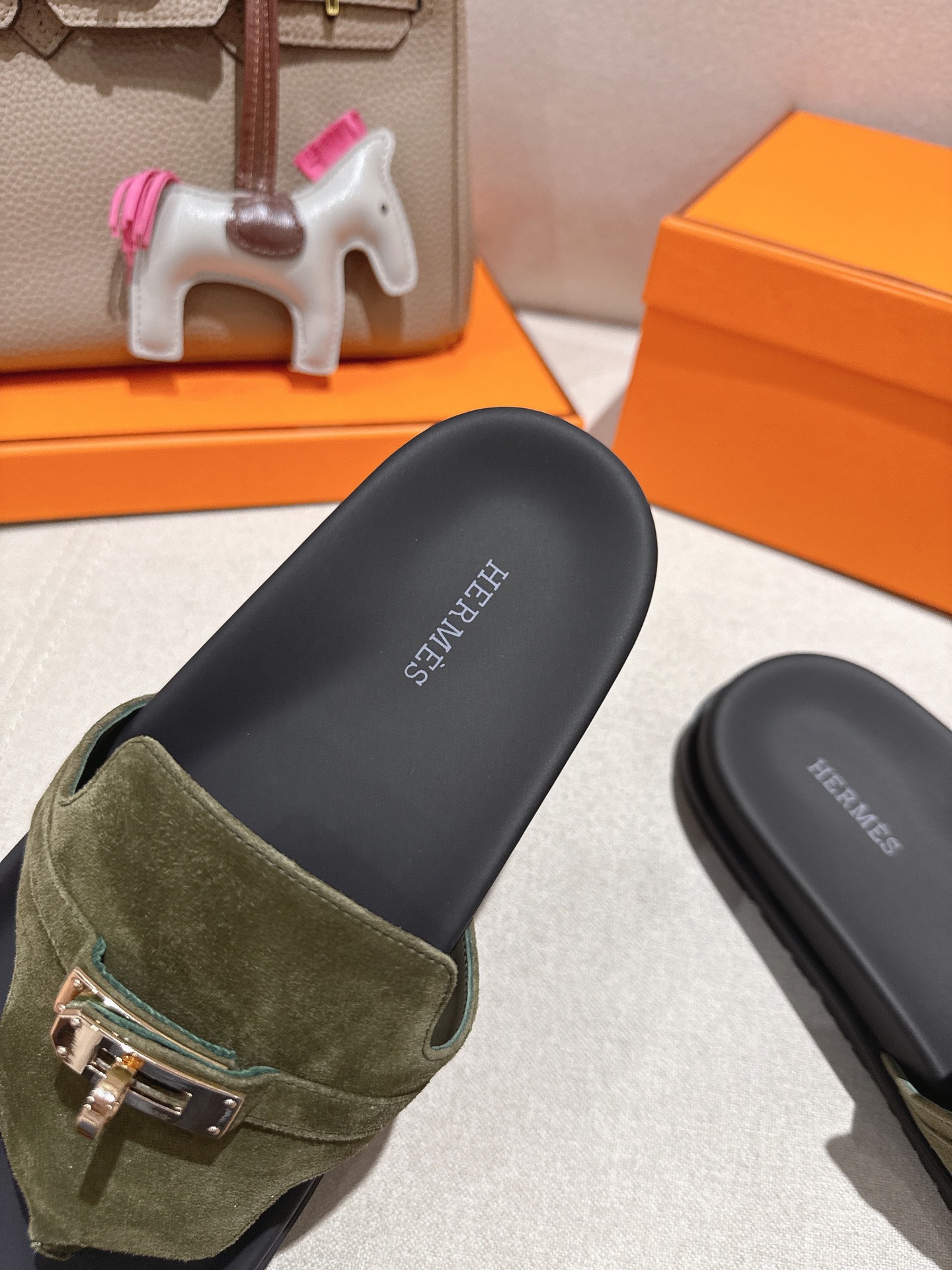 HERMES  01229