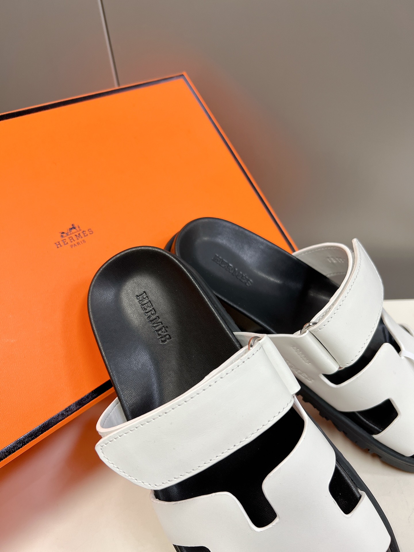 Hermès Women's Hermès Blanc Chypre Sandal White Size