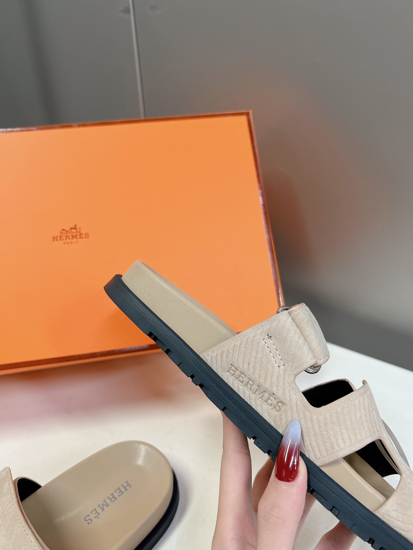 HERMES 01329