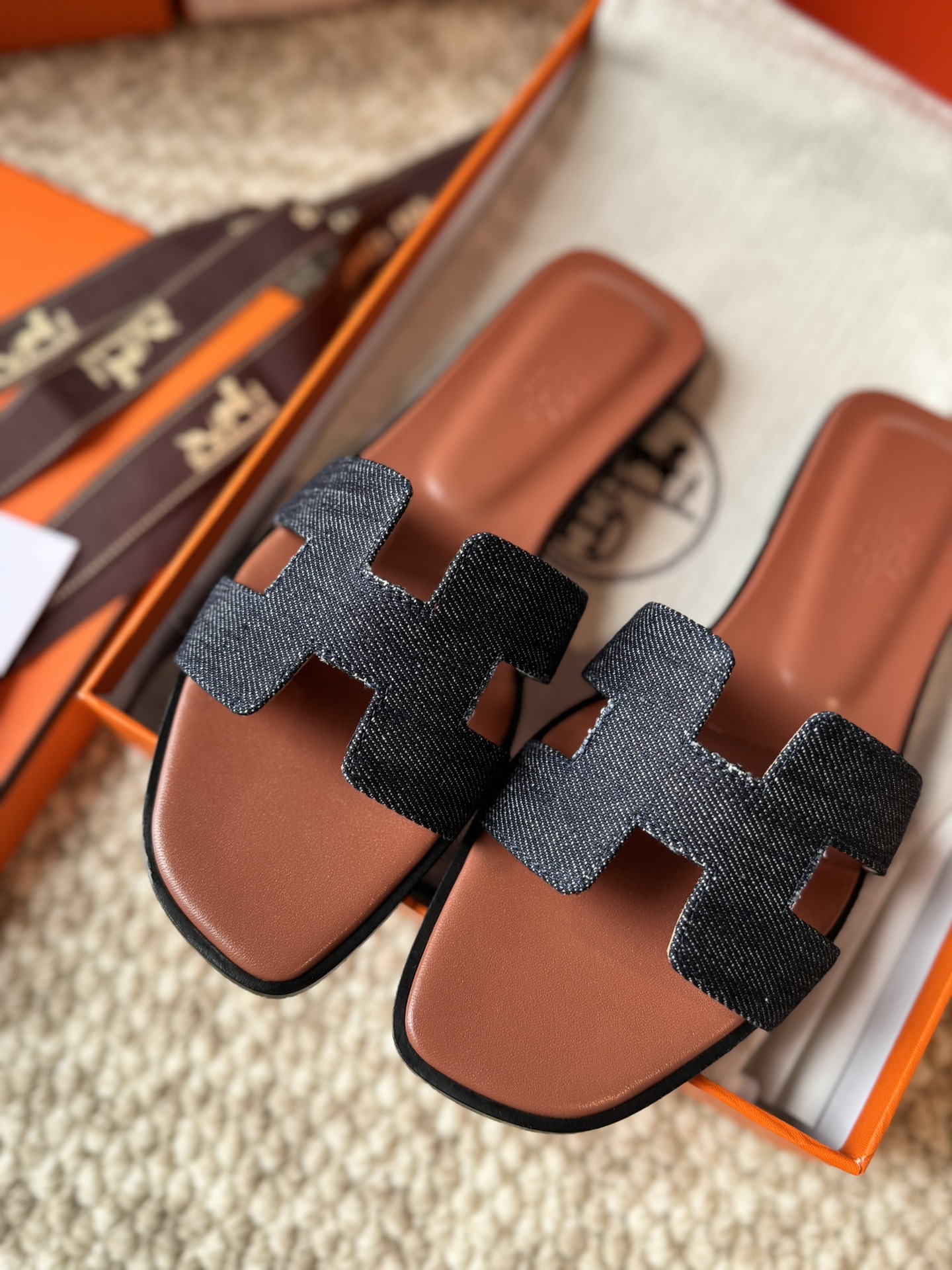 HERMES 01379 HERMES 01379