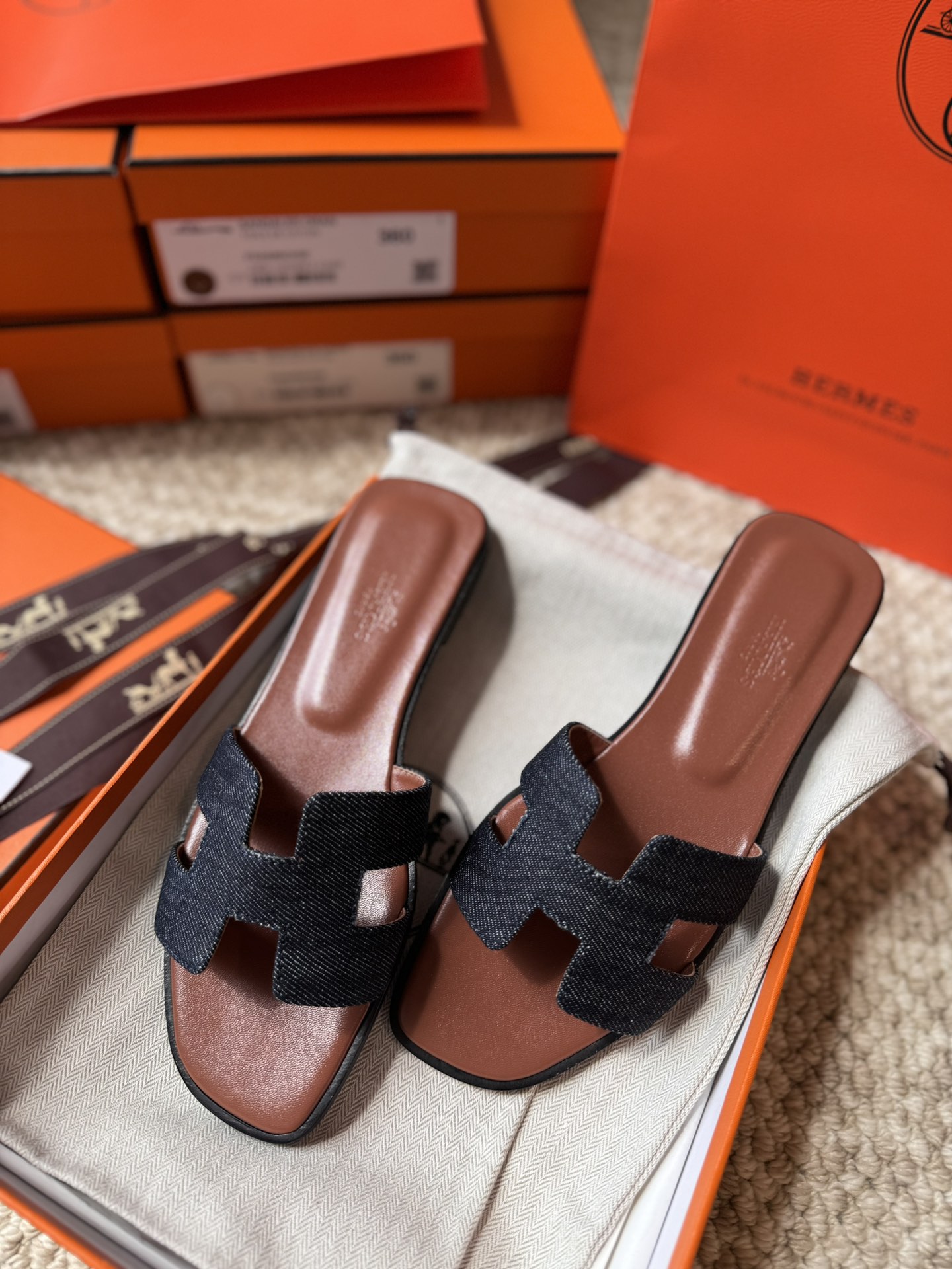 HERMES 01379 HERMES 01379