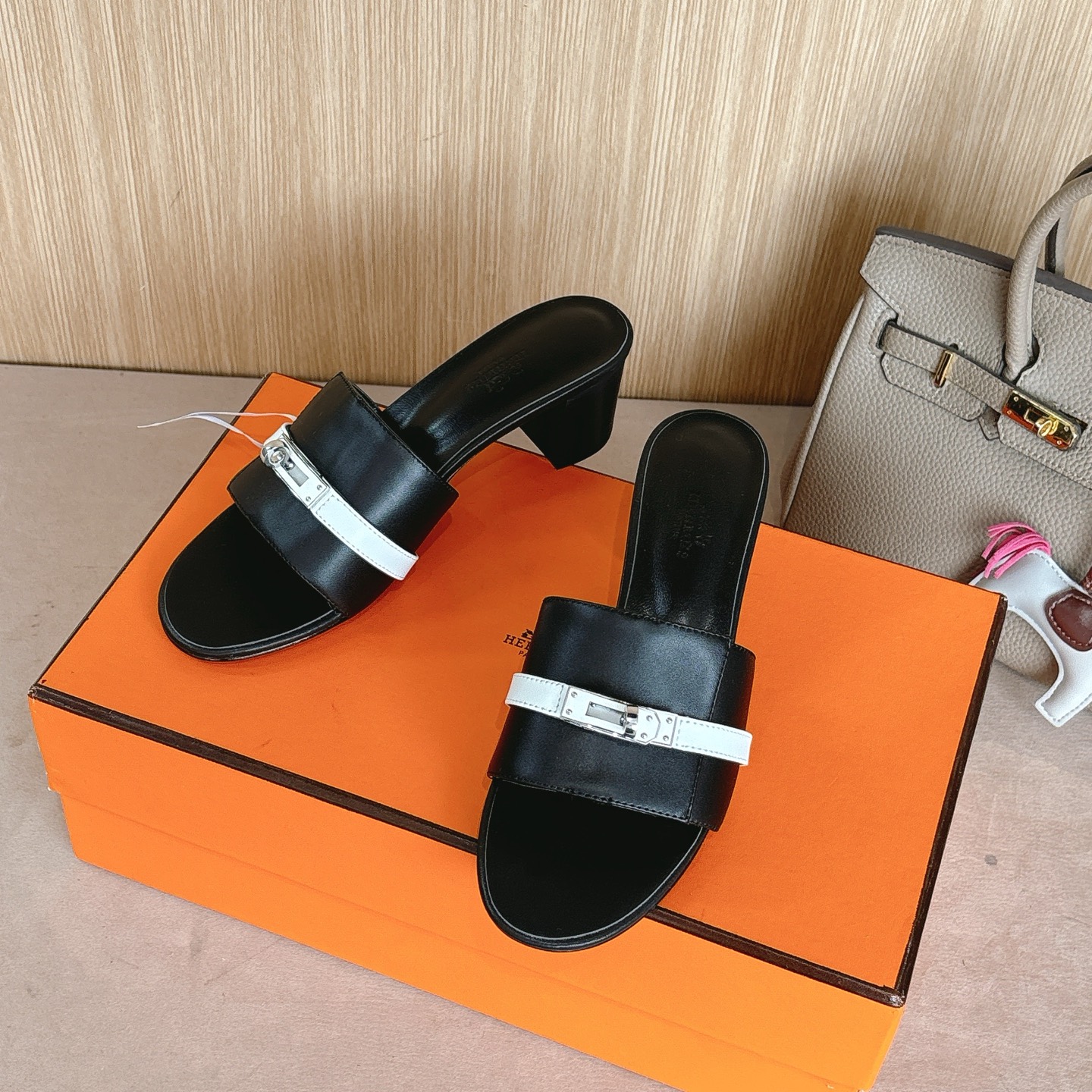 HERMES 01749