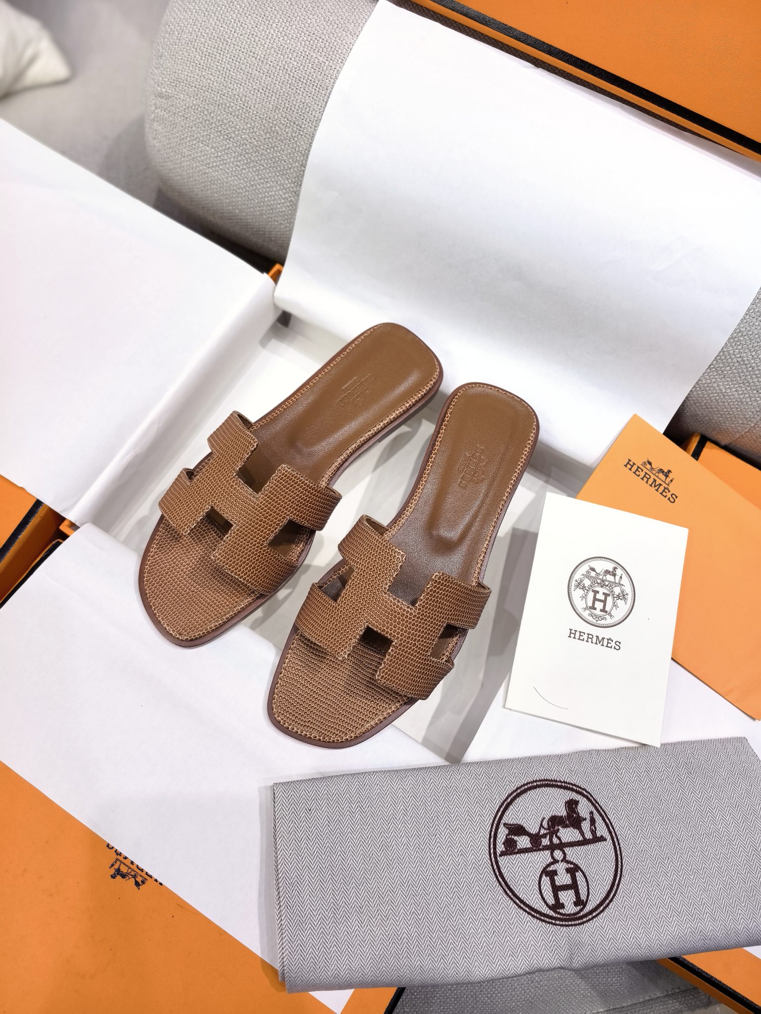 HERMES 01749