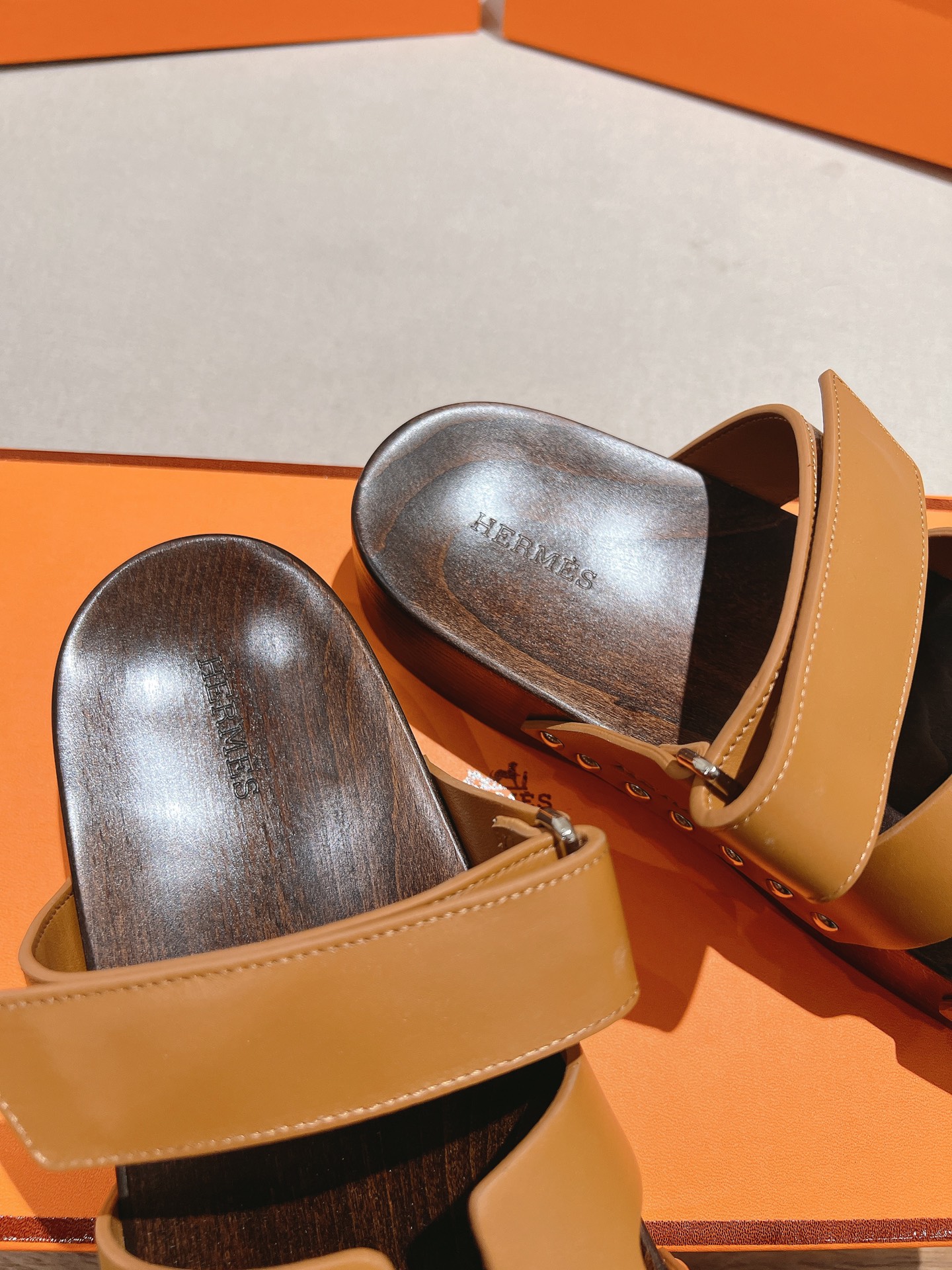 HERMES  01749