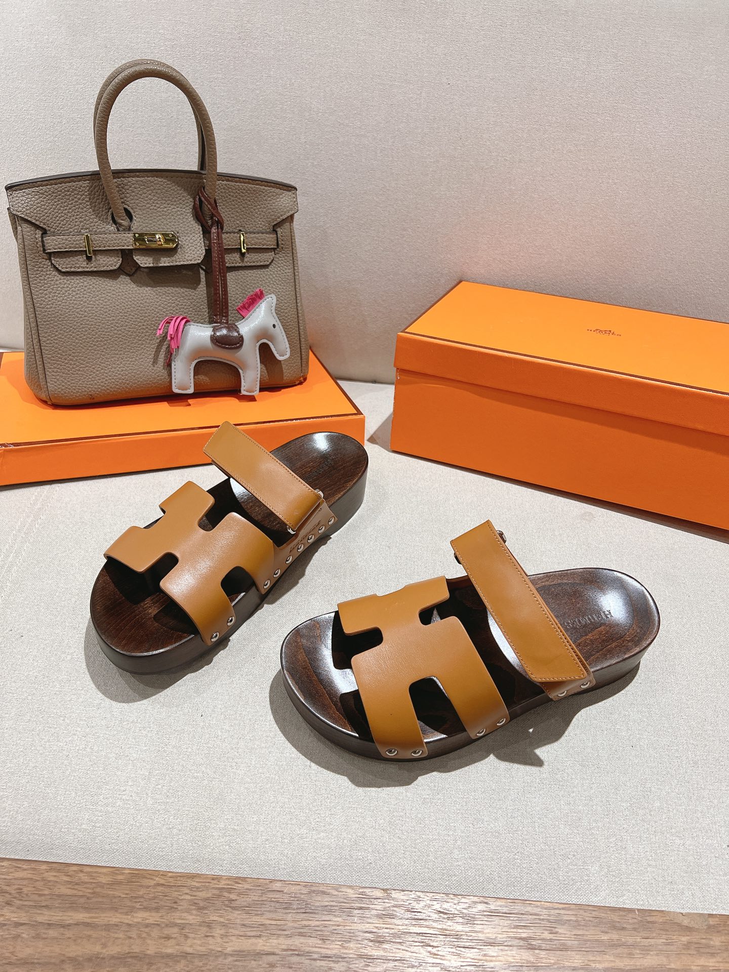 HERMES  01749