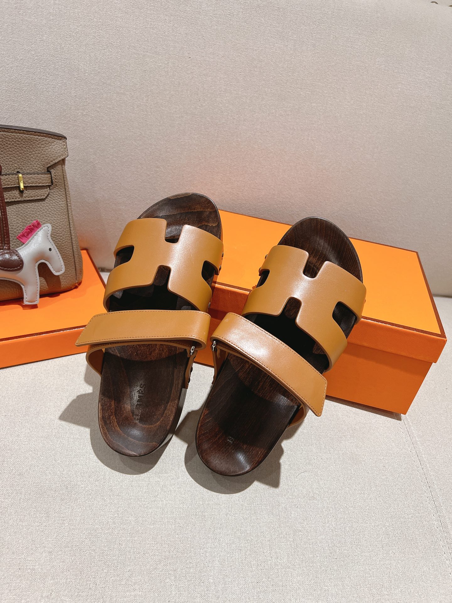 HERMES  01749