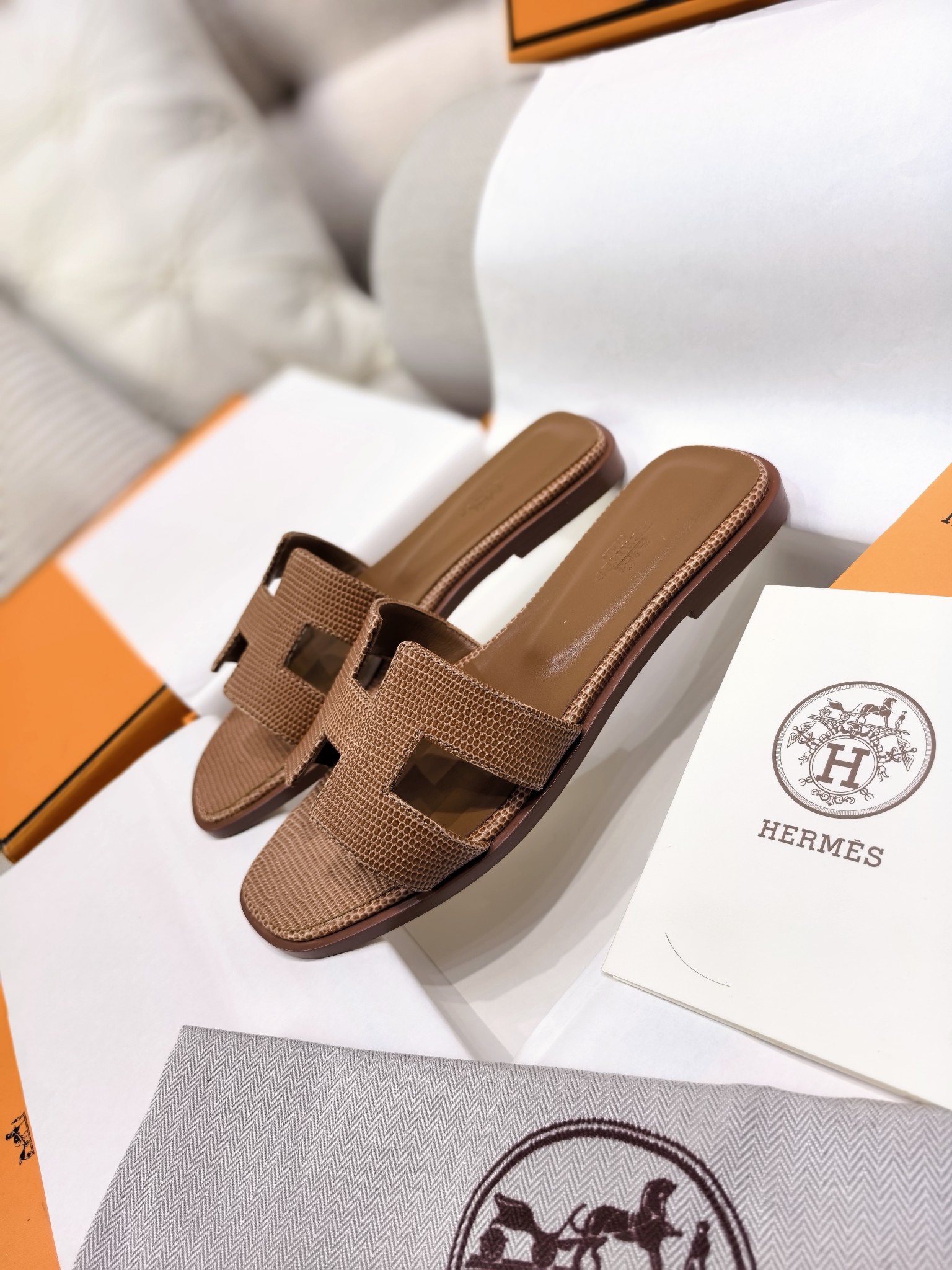 HERMES 01749