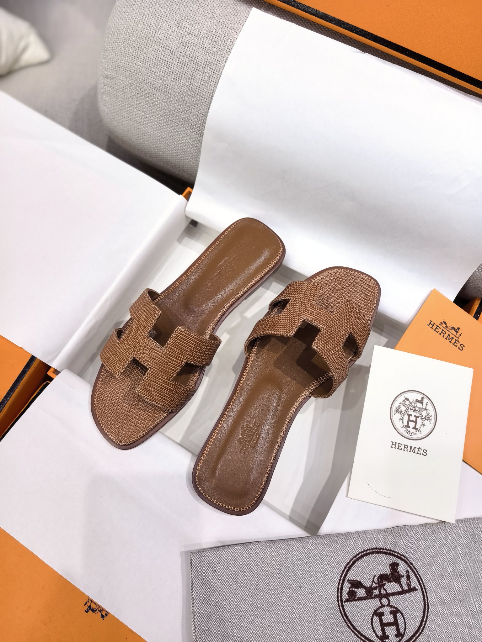HERMES 01749