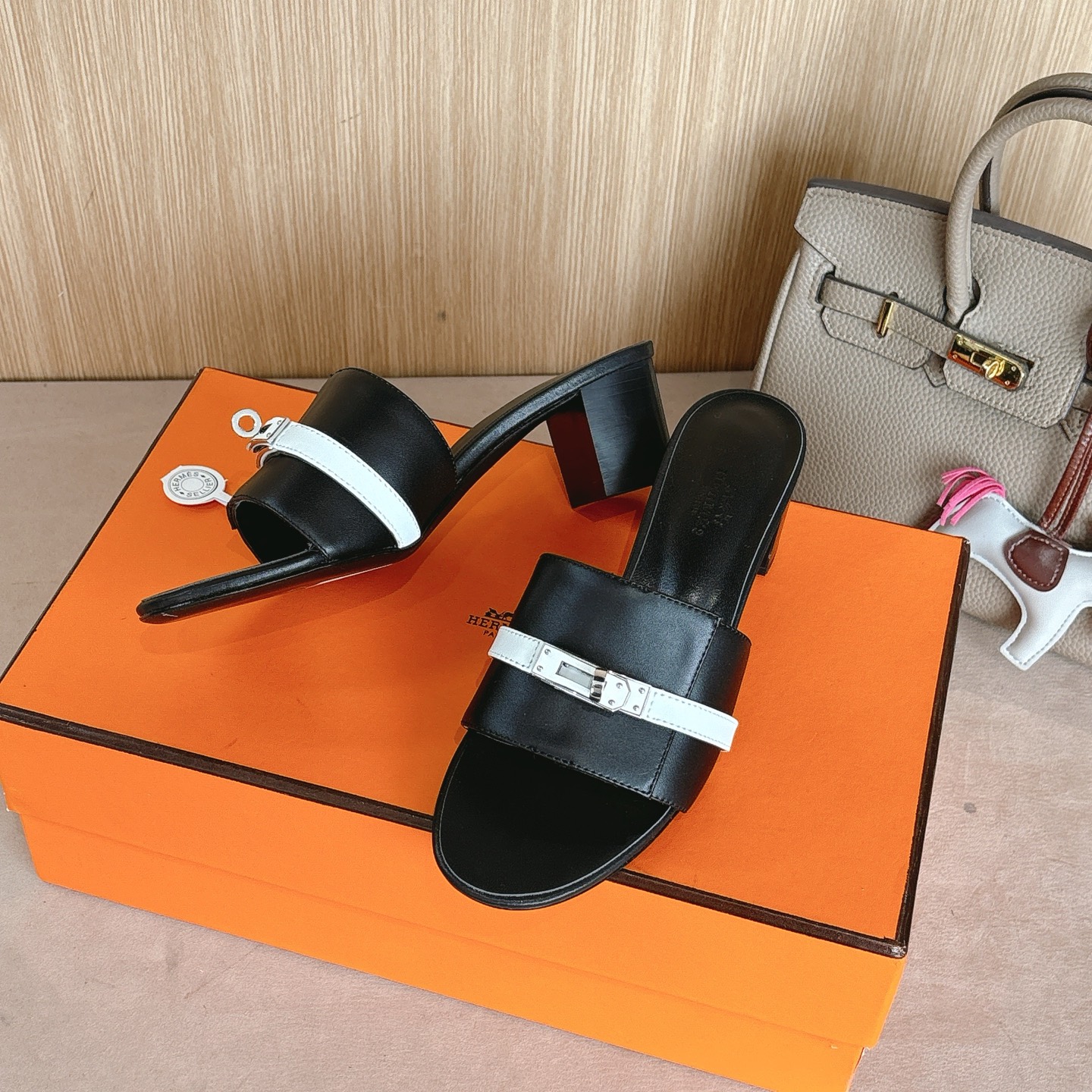 HERMES 01749