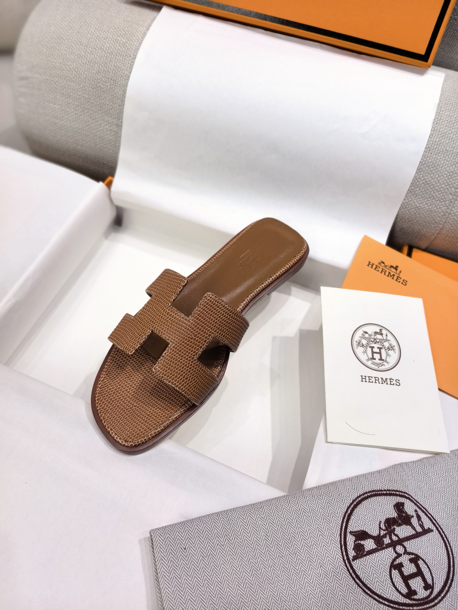 HERMES 01749