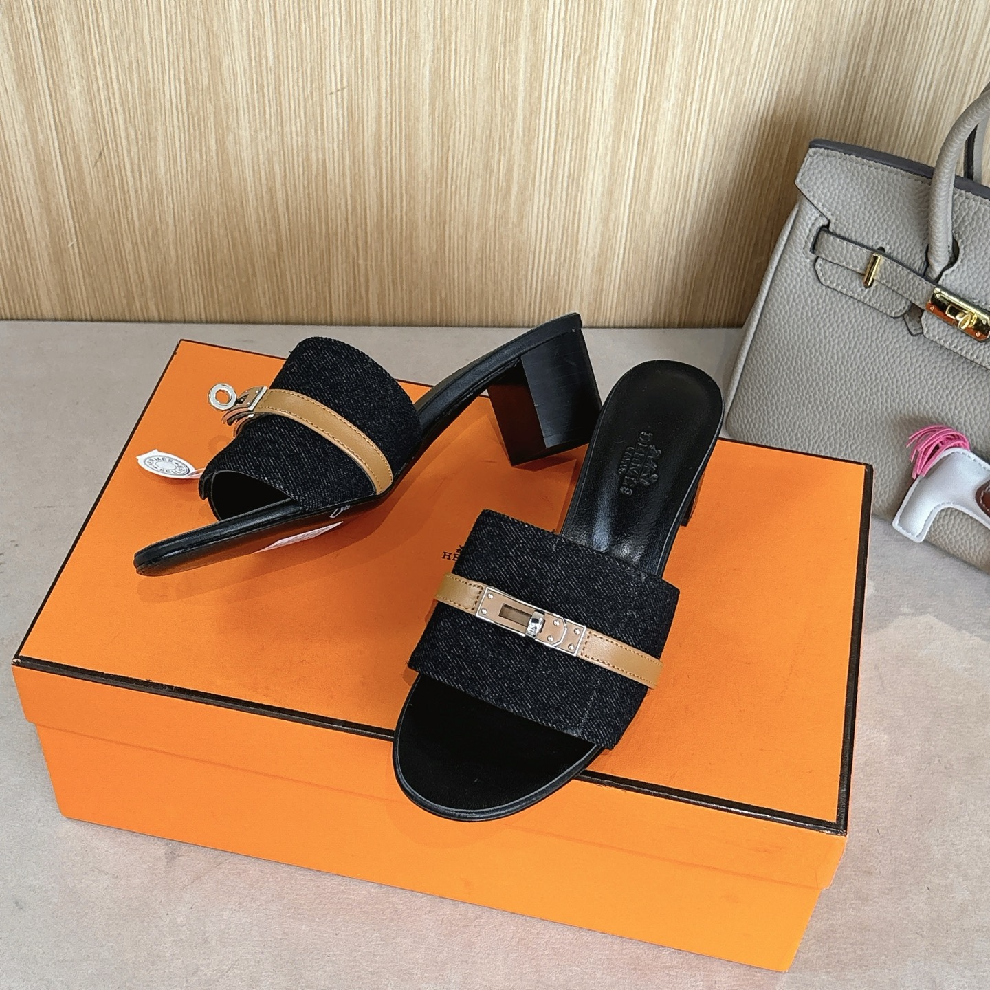 HERMES 01758