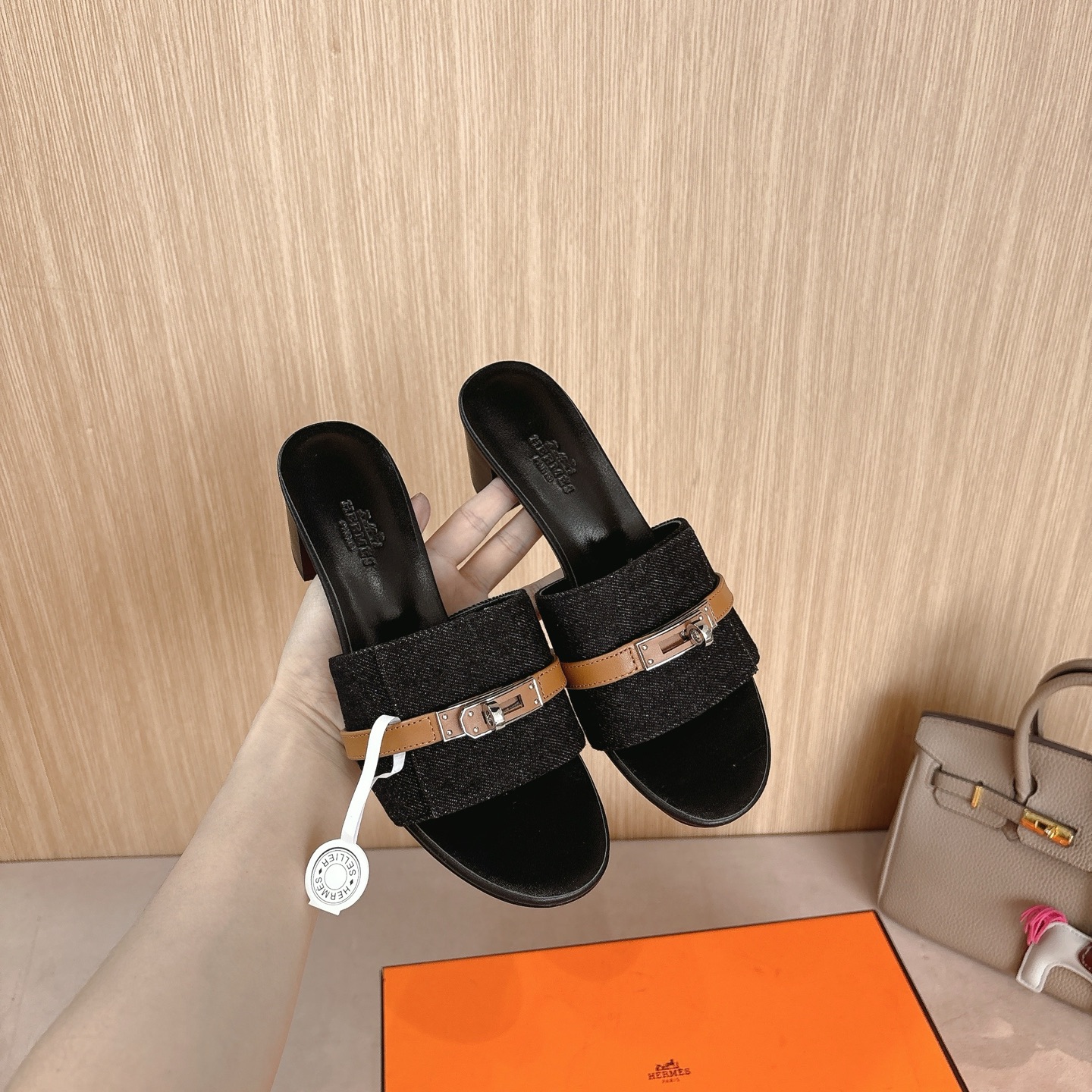 HERMES 01758
