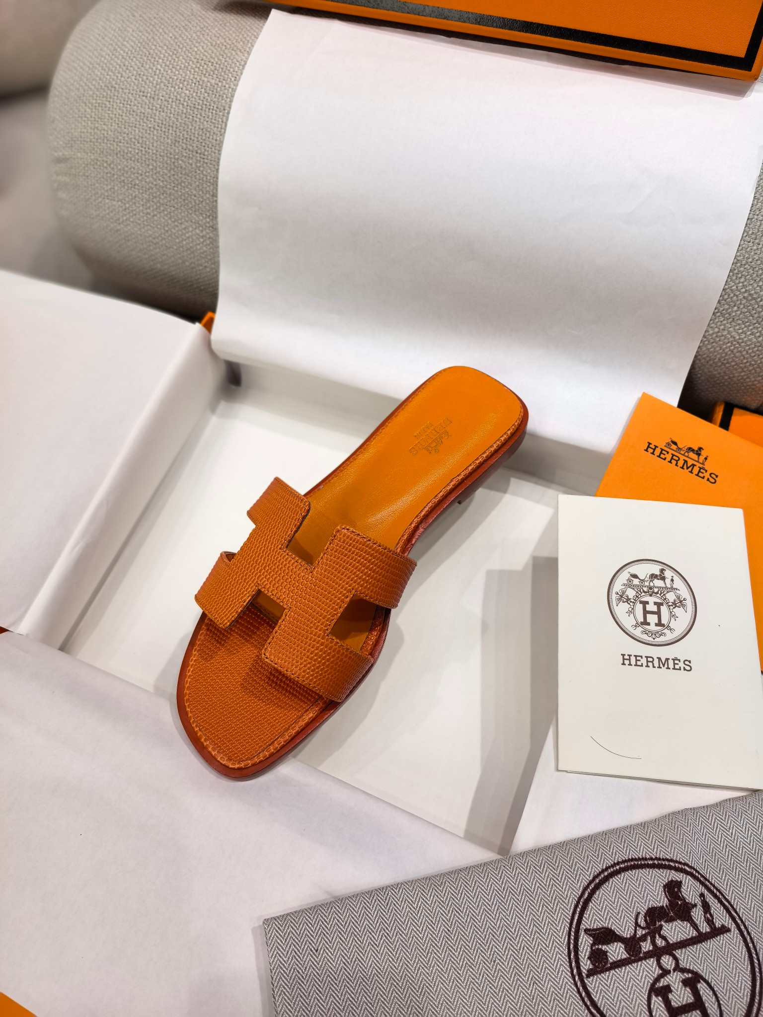 HERMES 01779 HERMES 01779
