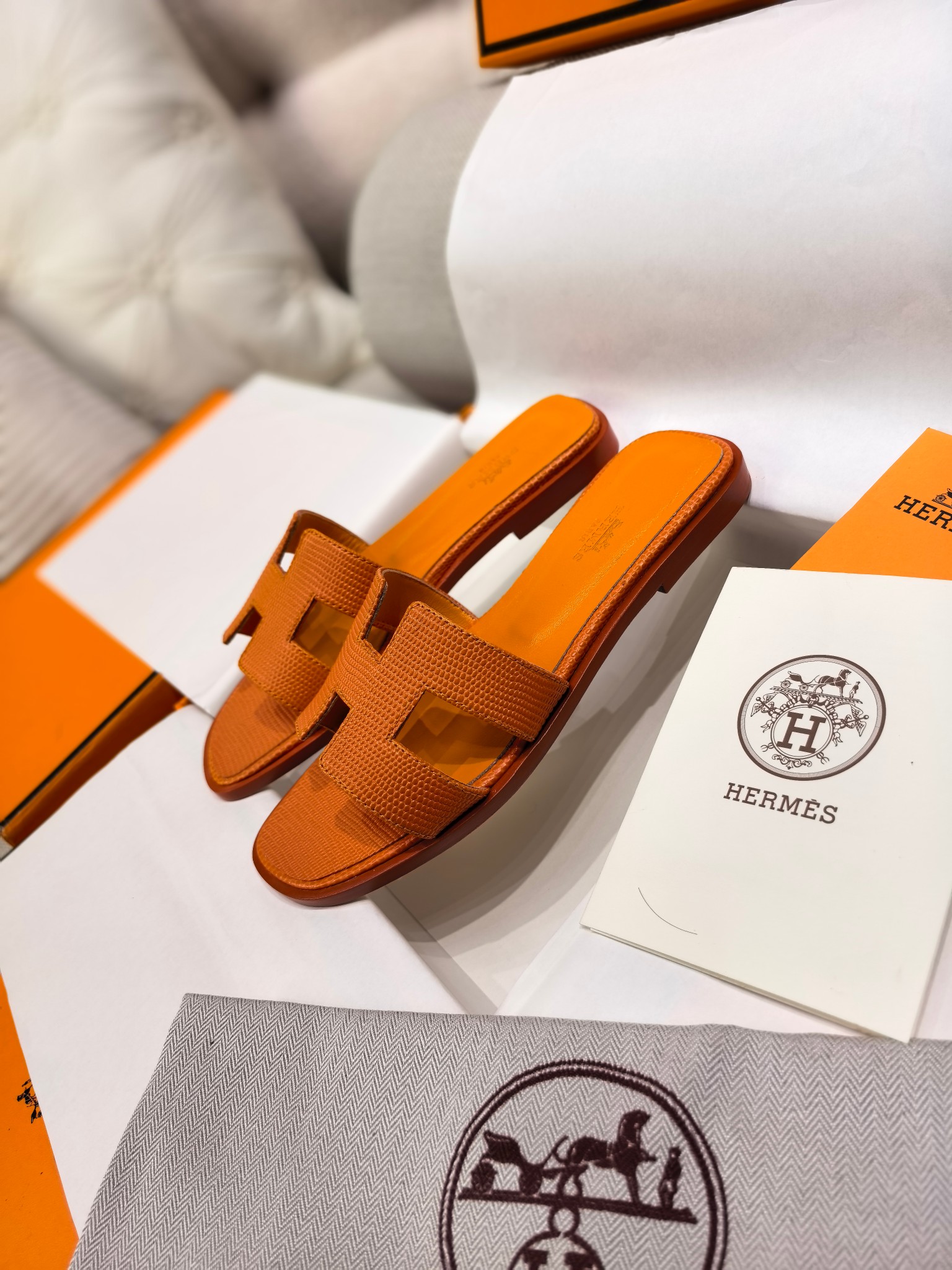 HERMES 01779 HERMES 01779