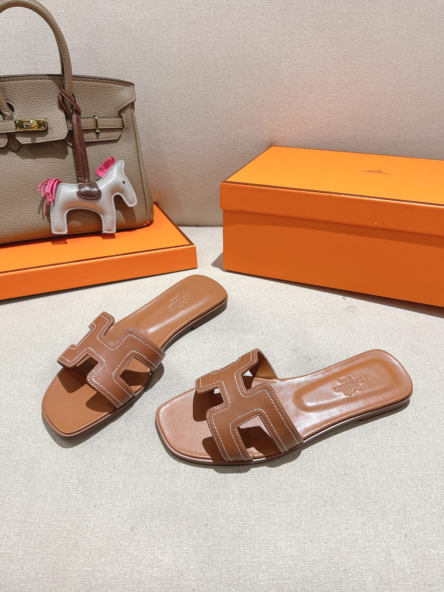 HERMES 01819 HERMES 01819