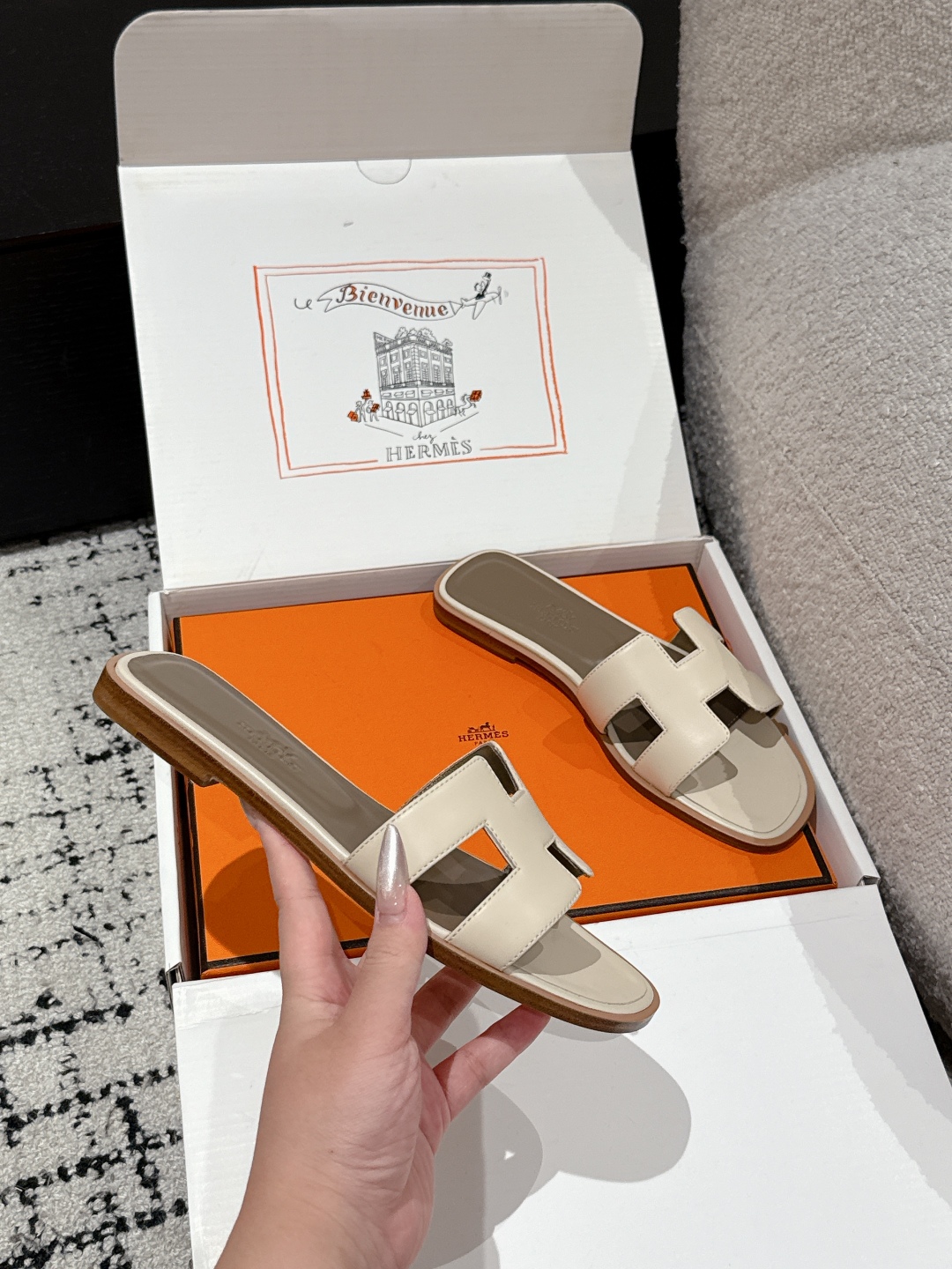 HERMES 01819 HERMES 01819