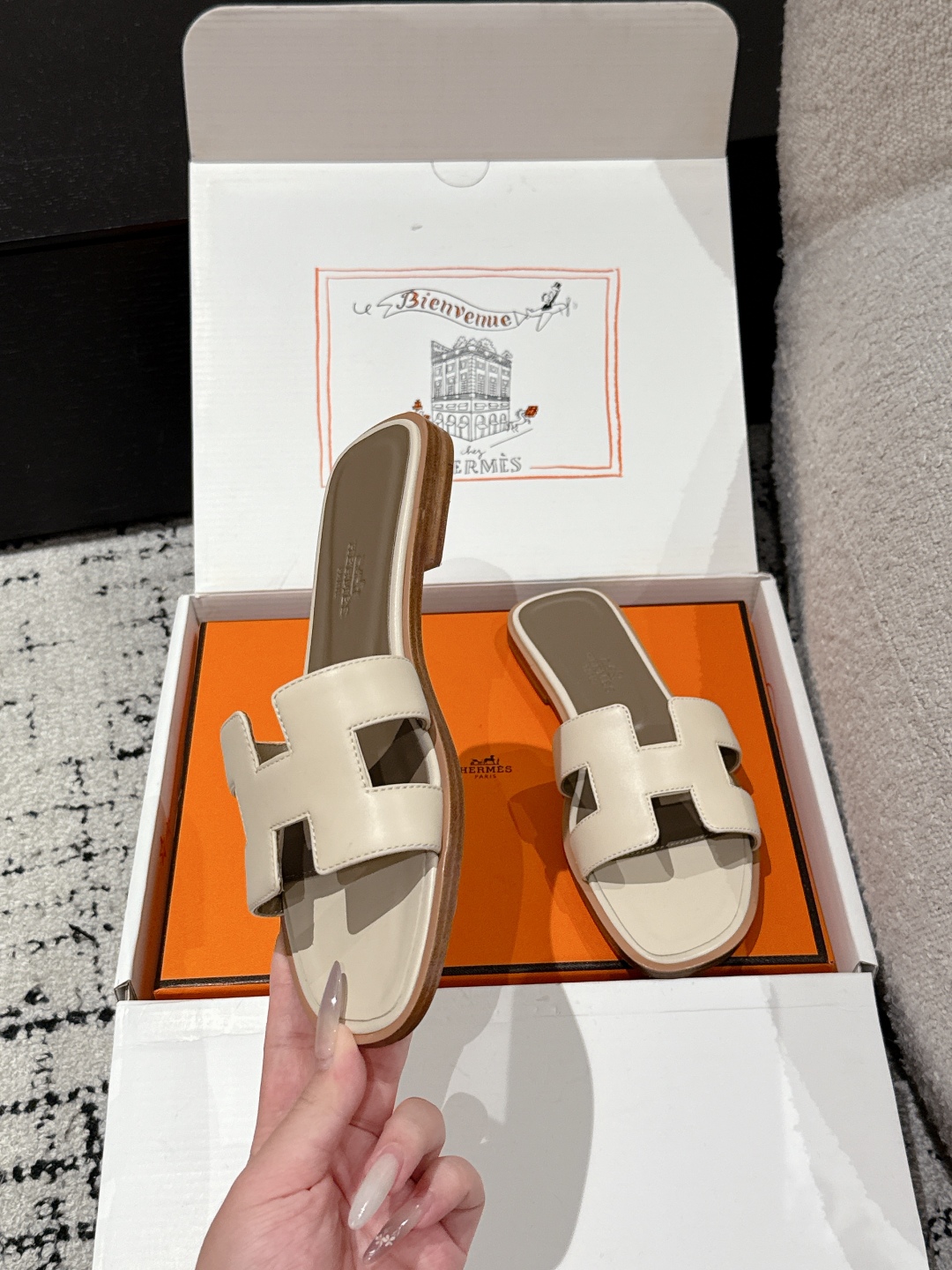 HERMES 01819 HERMES 01819