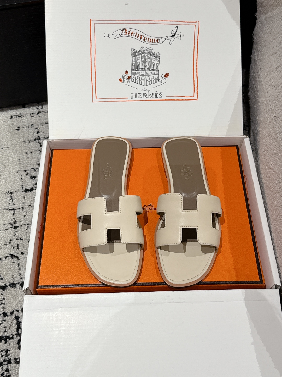 HERMES 01819 HERMES 01819