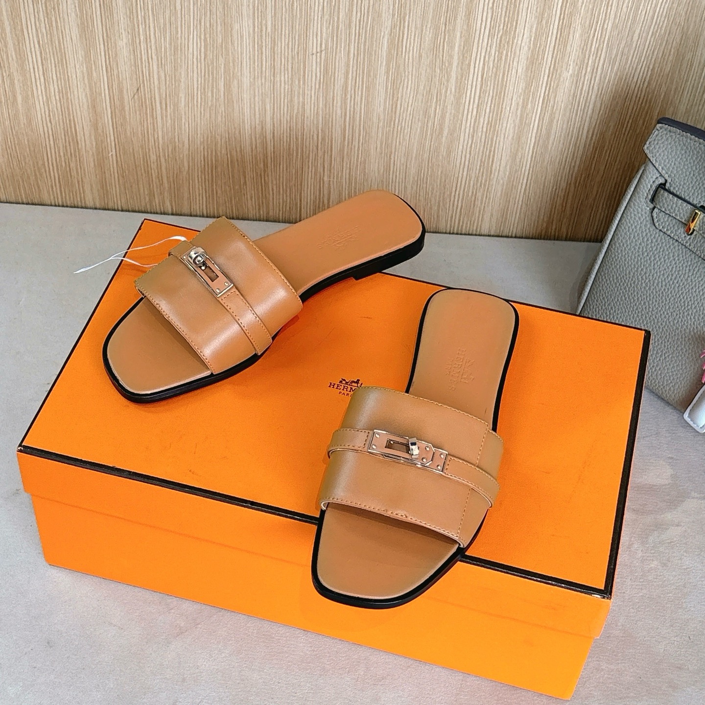 HERMES 01819 HERMES 01819