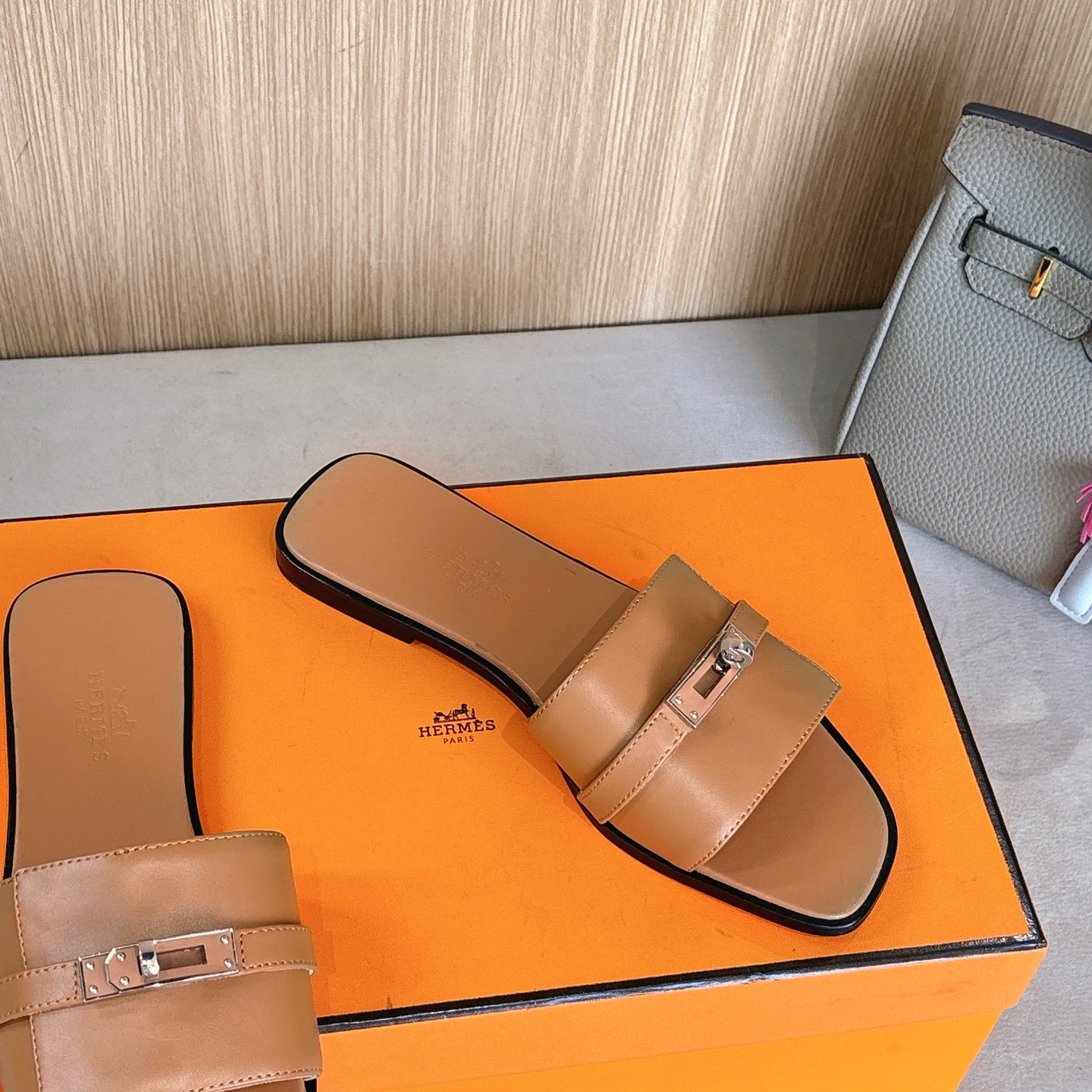 HERMES 01819 HERMES 01819