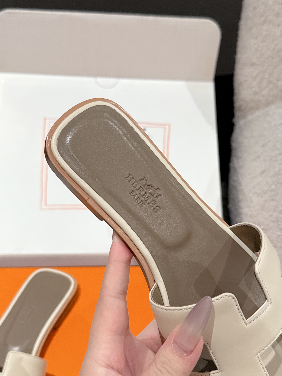 HERMES 01819 HERMES 01819