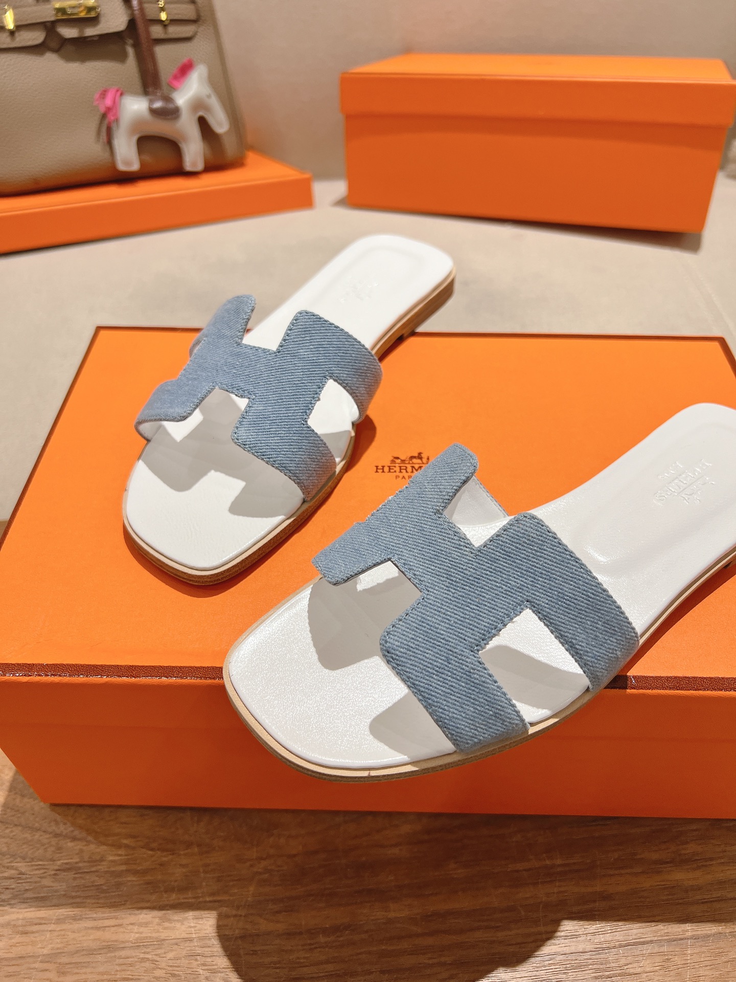 HERMES 01859 HERMES 01859