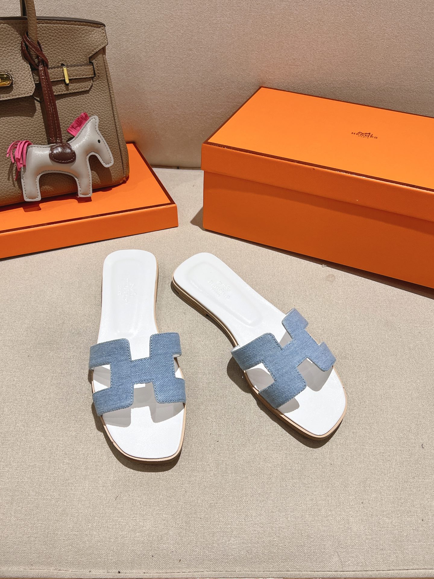 HERMES 01859 HERMES 01859
