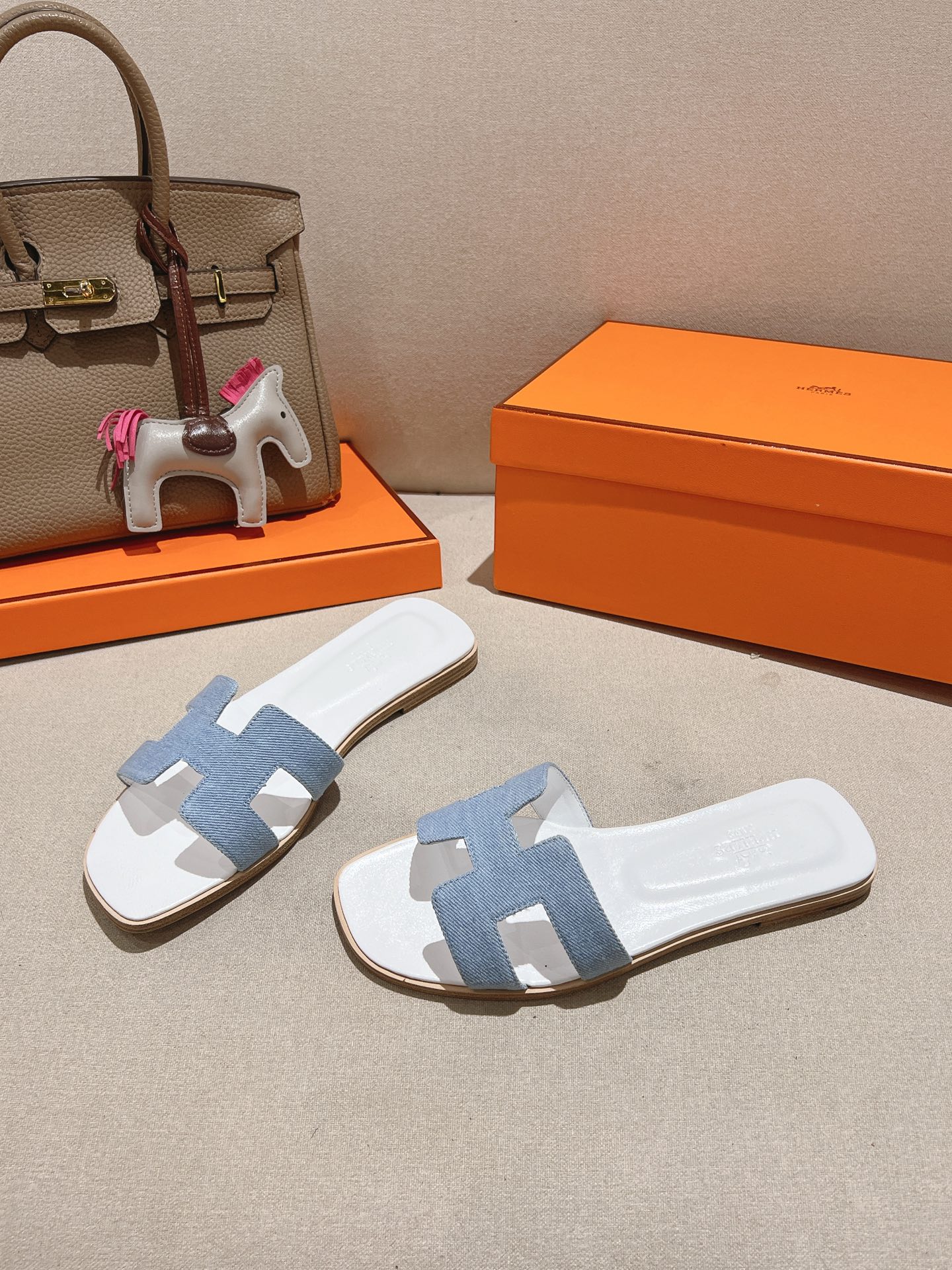 HERMES 01859 HERMES 01859