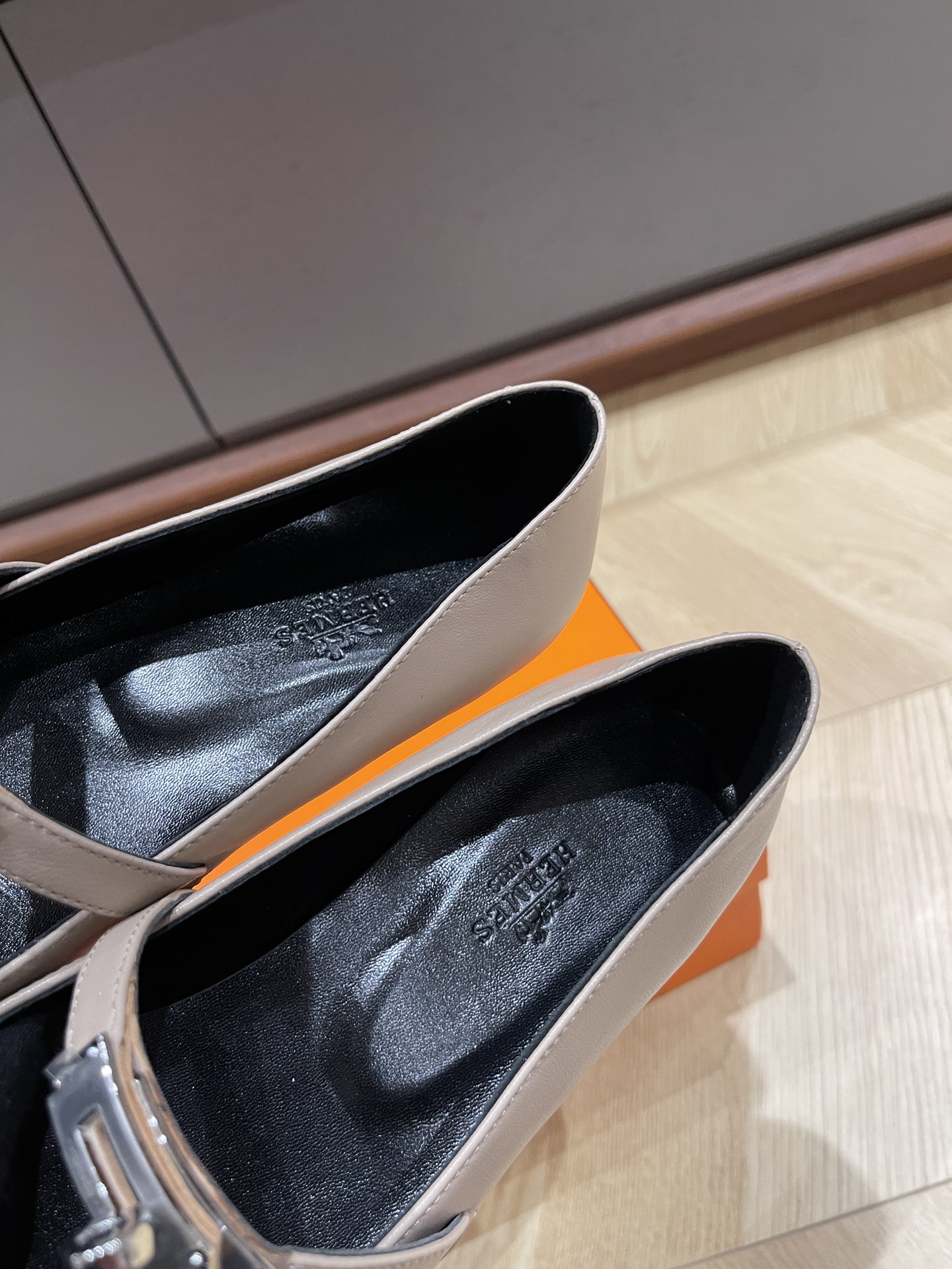 HERMES 01869 HERMES 01869