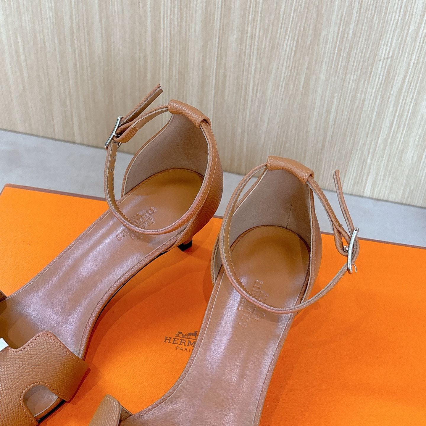 HERMES 01869 HERMES 01869