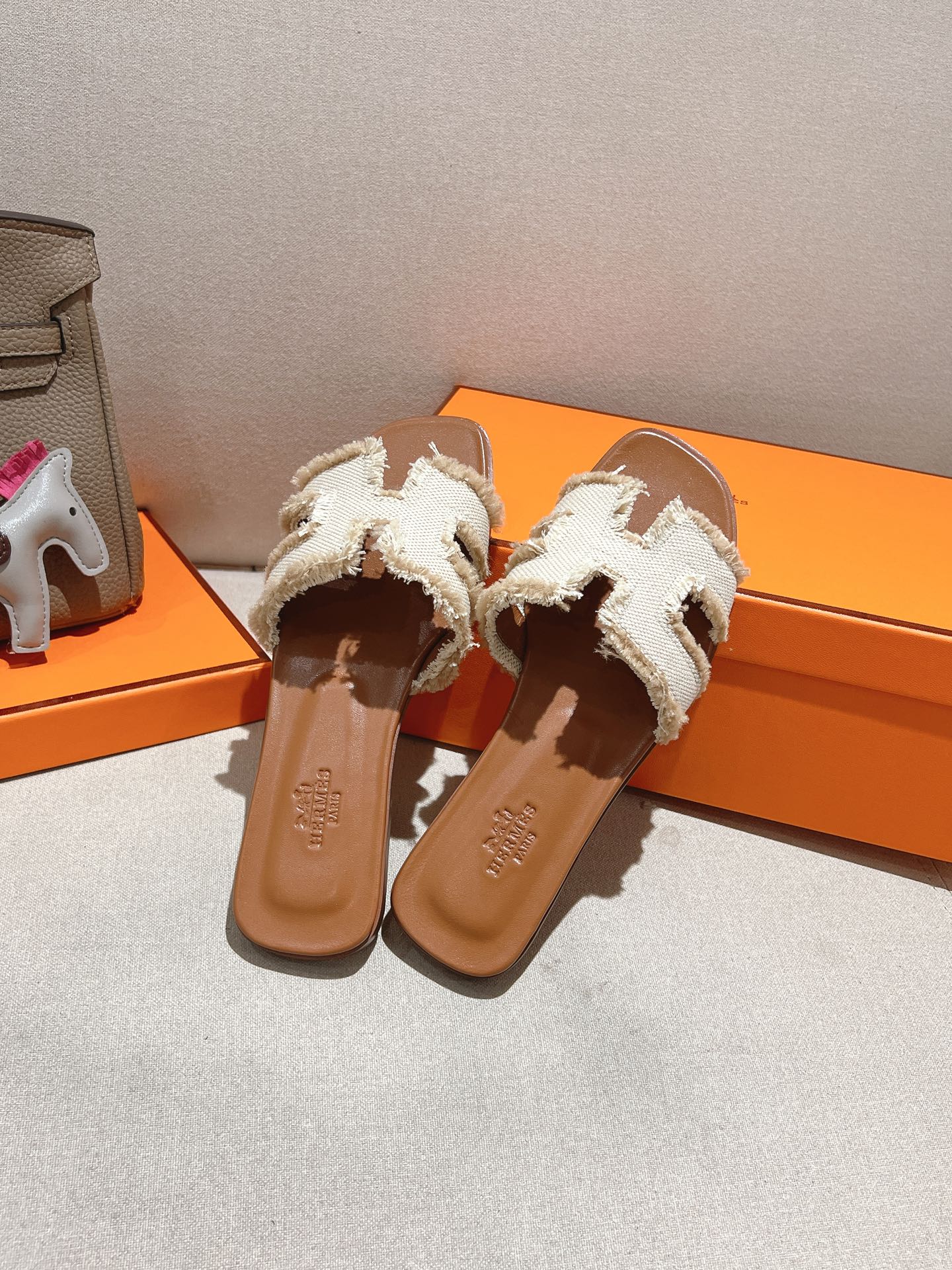 HERMES 01869 HERMES 01869