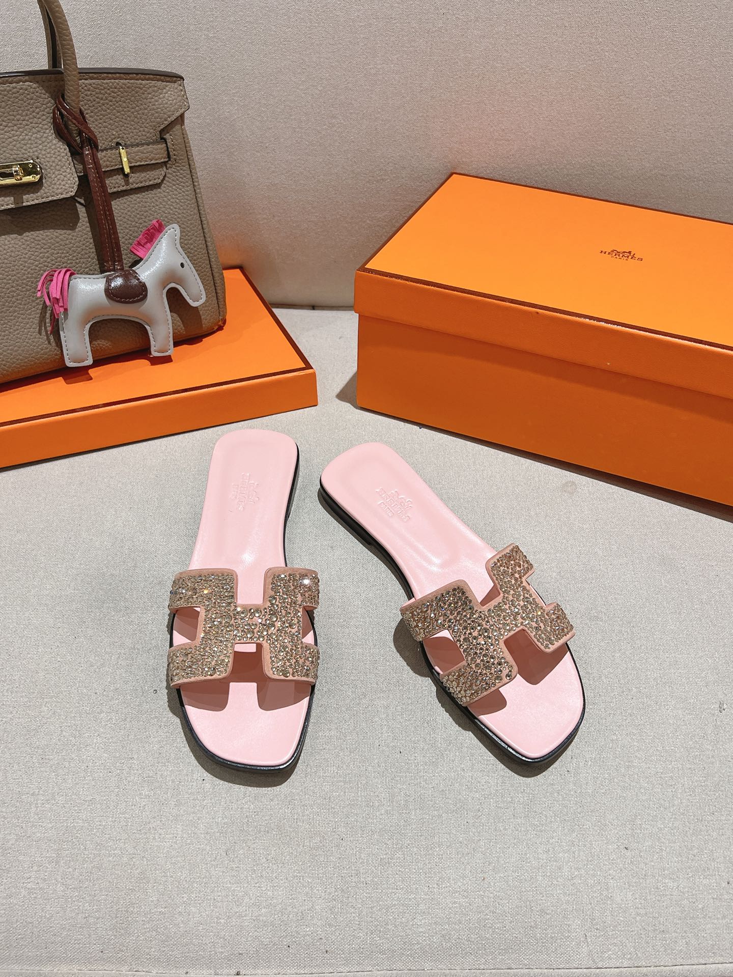 HERMES  01889