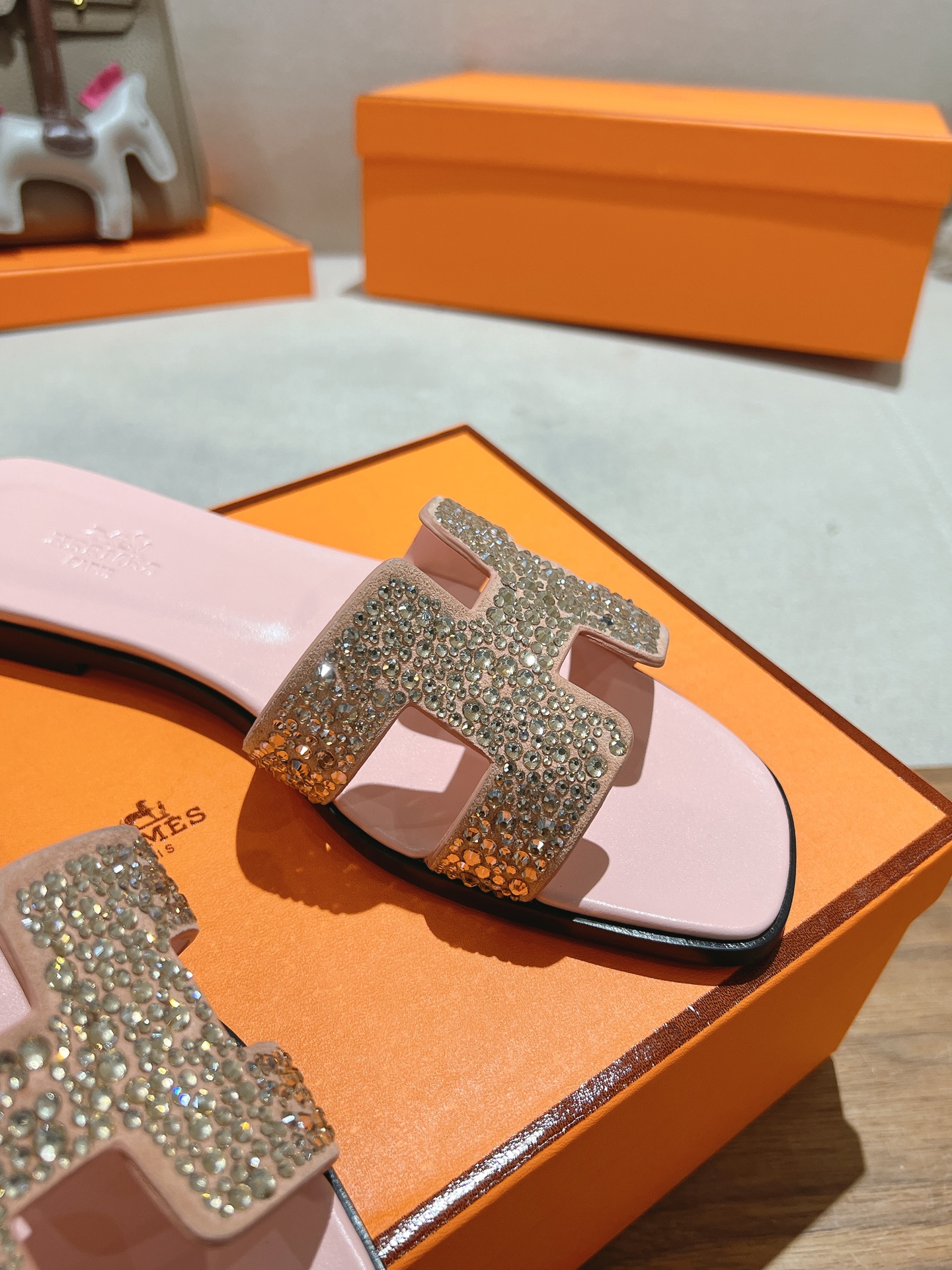 HERMES  01889