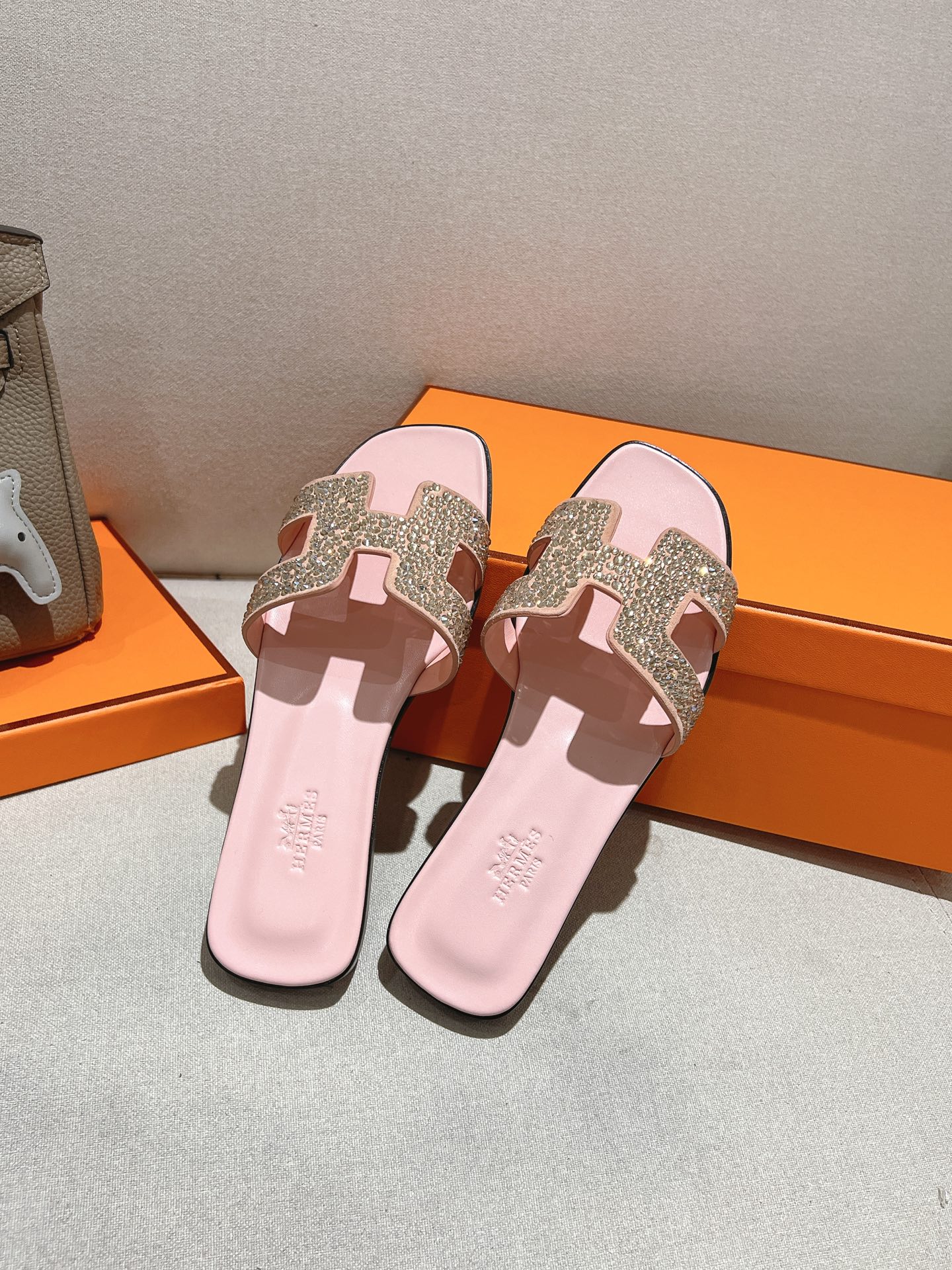 HERMES  01889