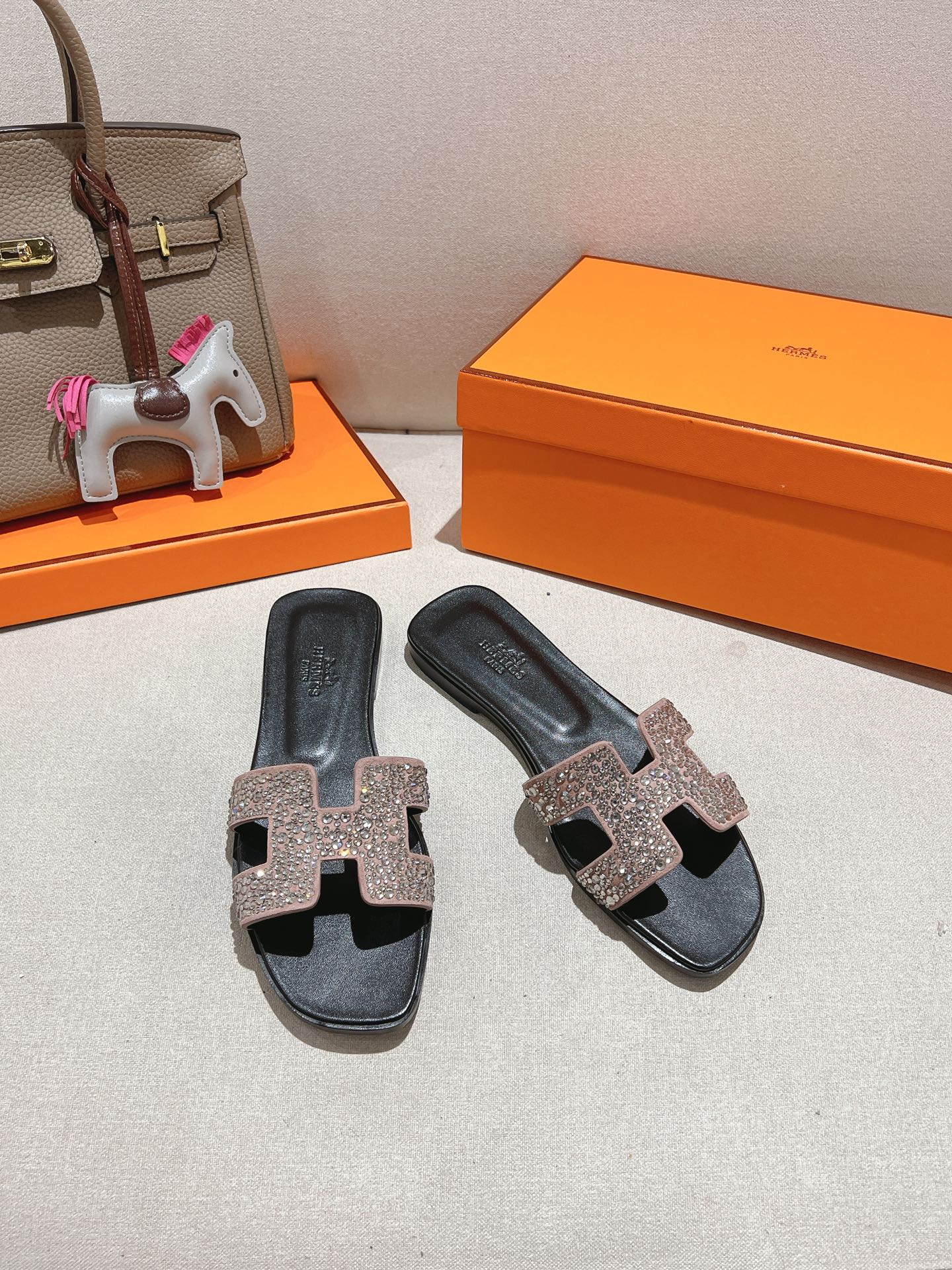 HERMES  01909