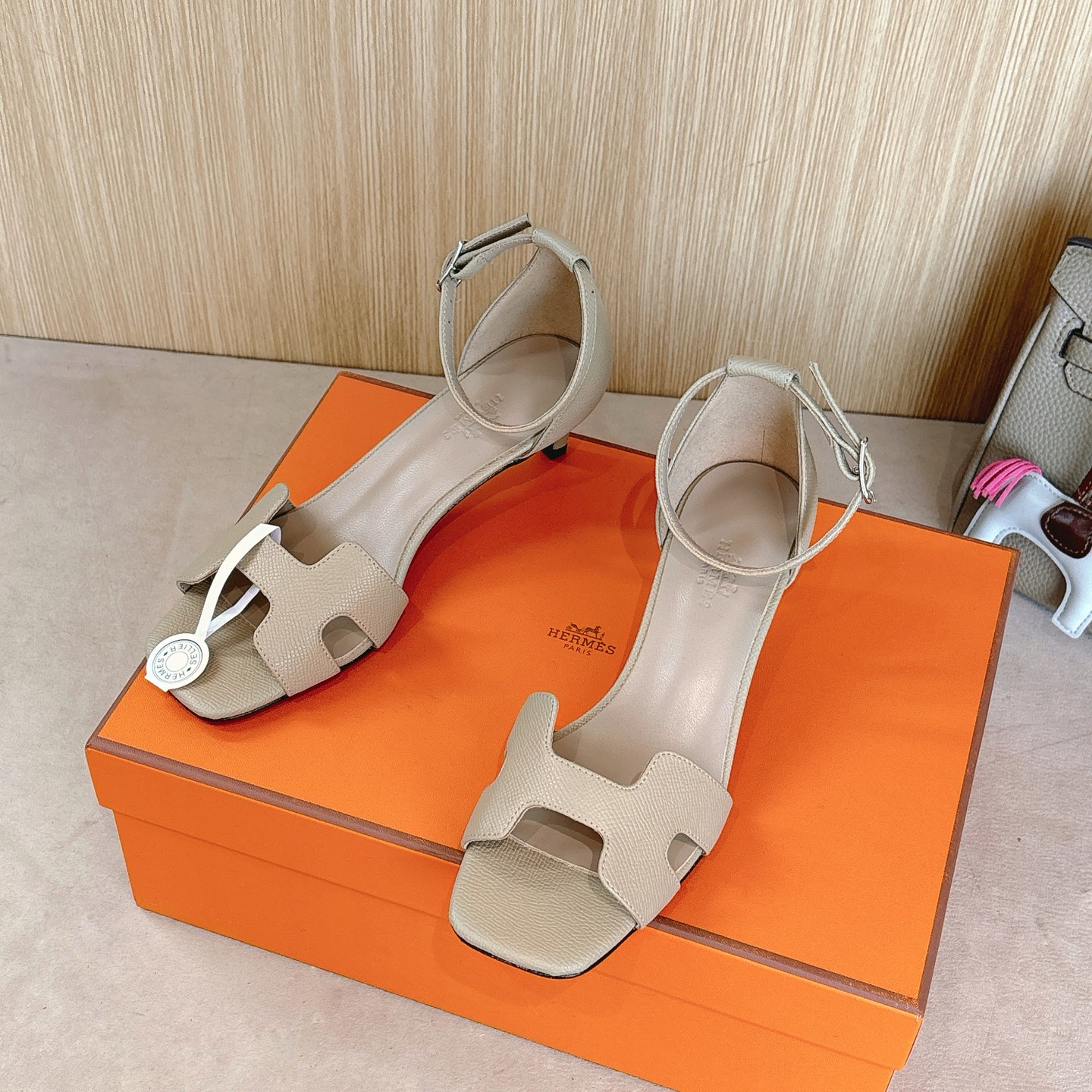 HERMES 01909