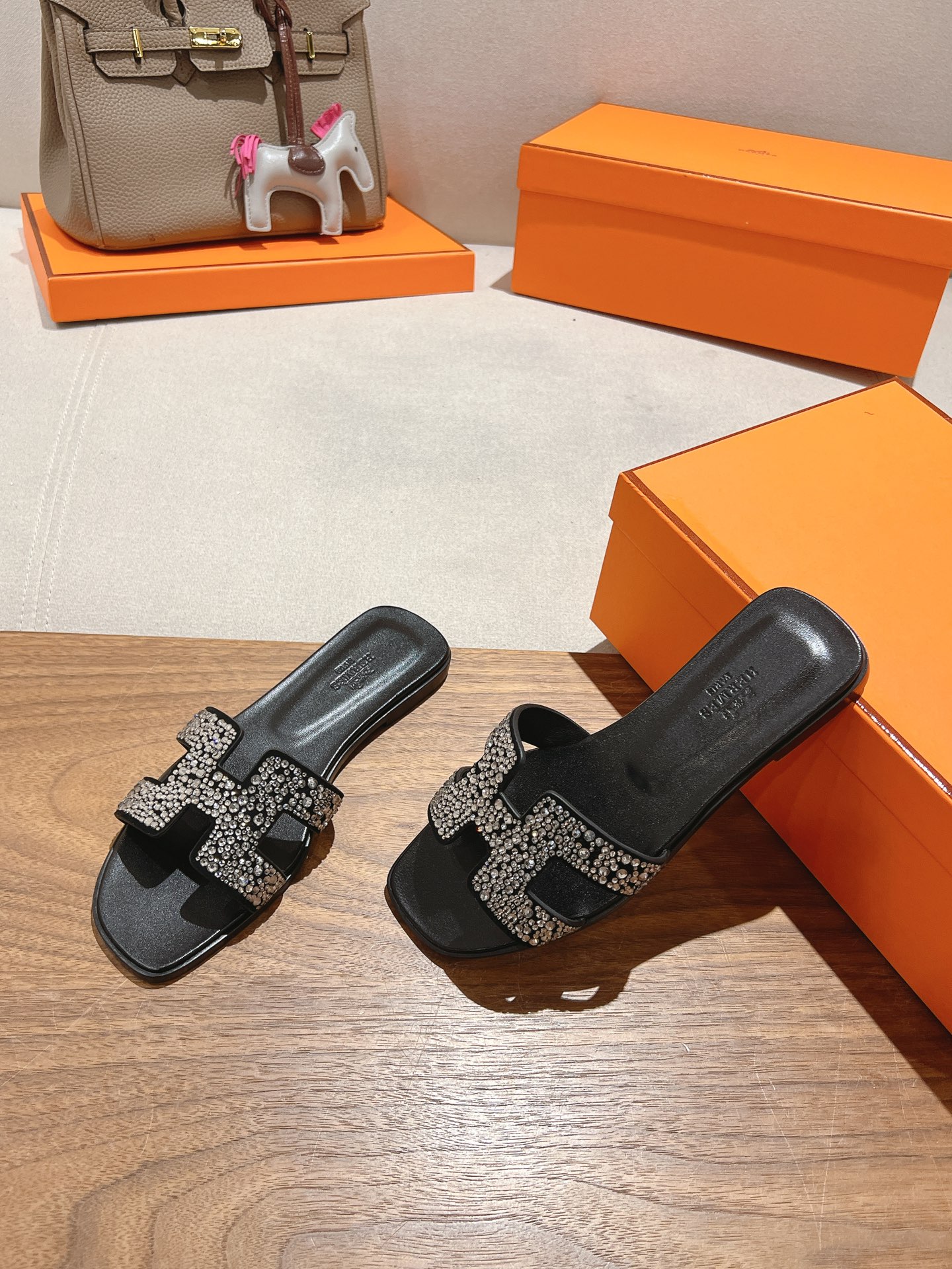 HERMES  01909
