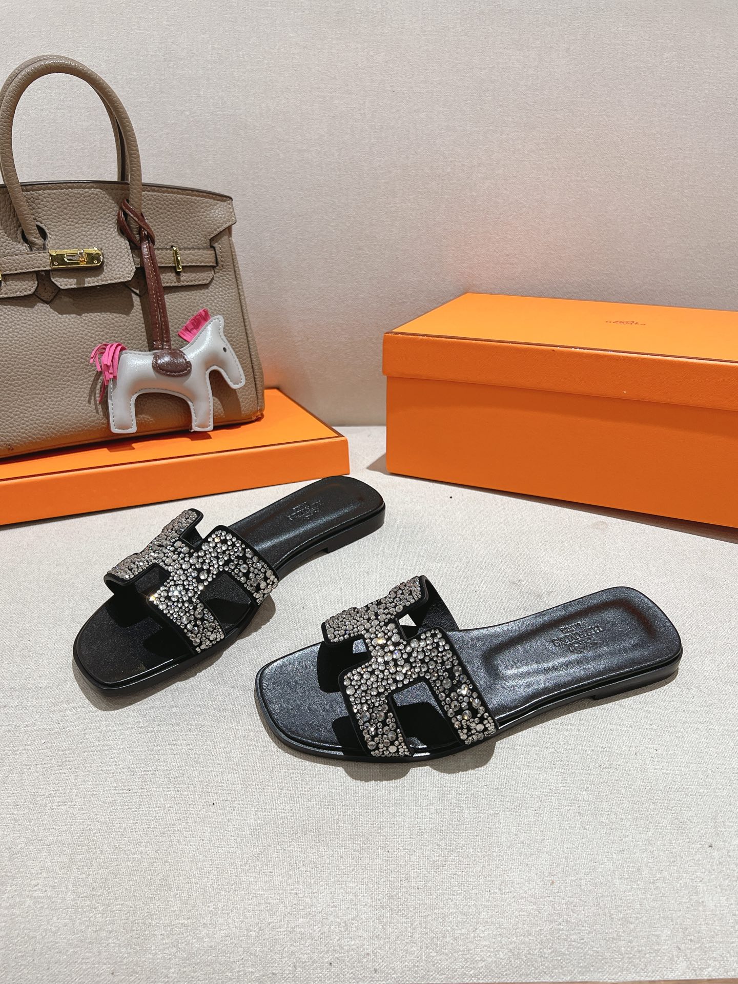 HERMES  01909