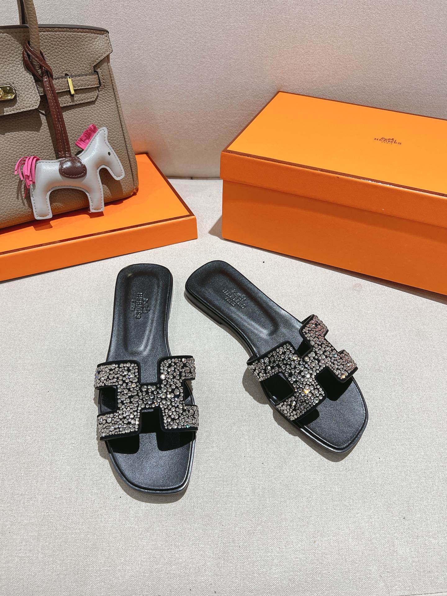 HERMES  01909