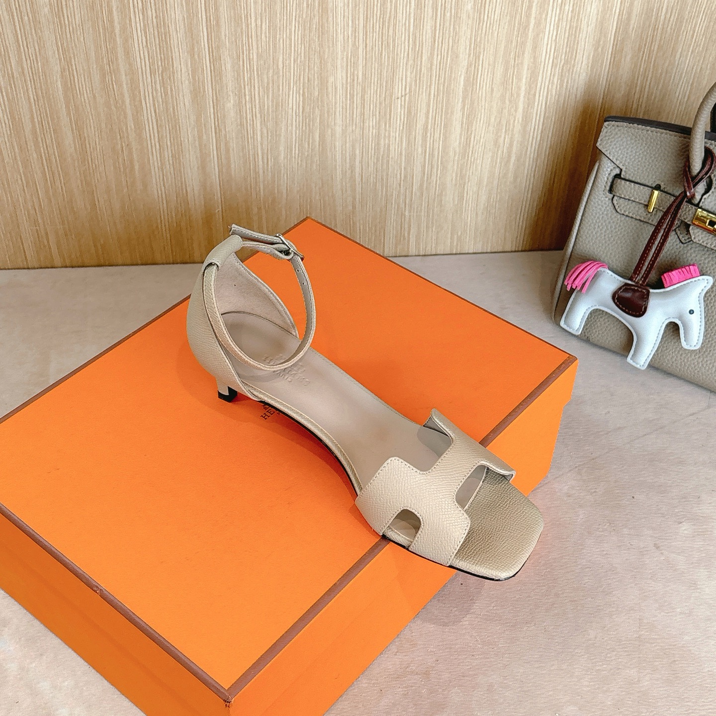 HERMES 01909
