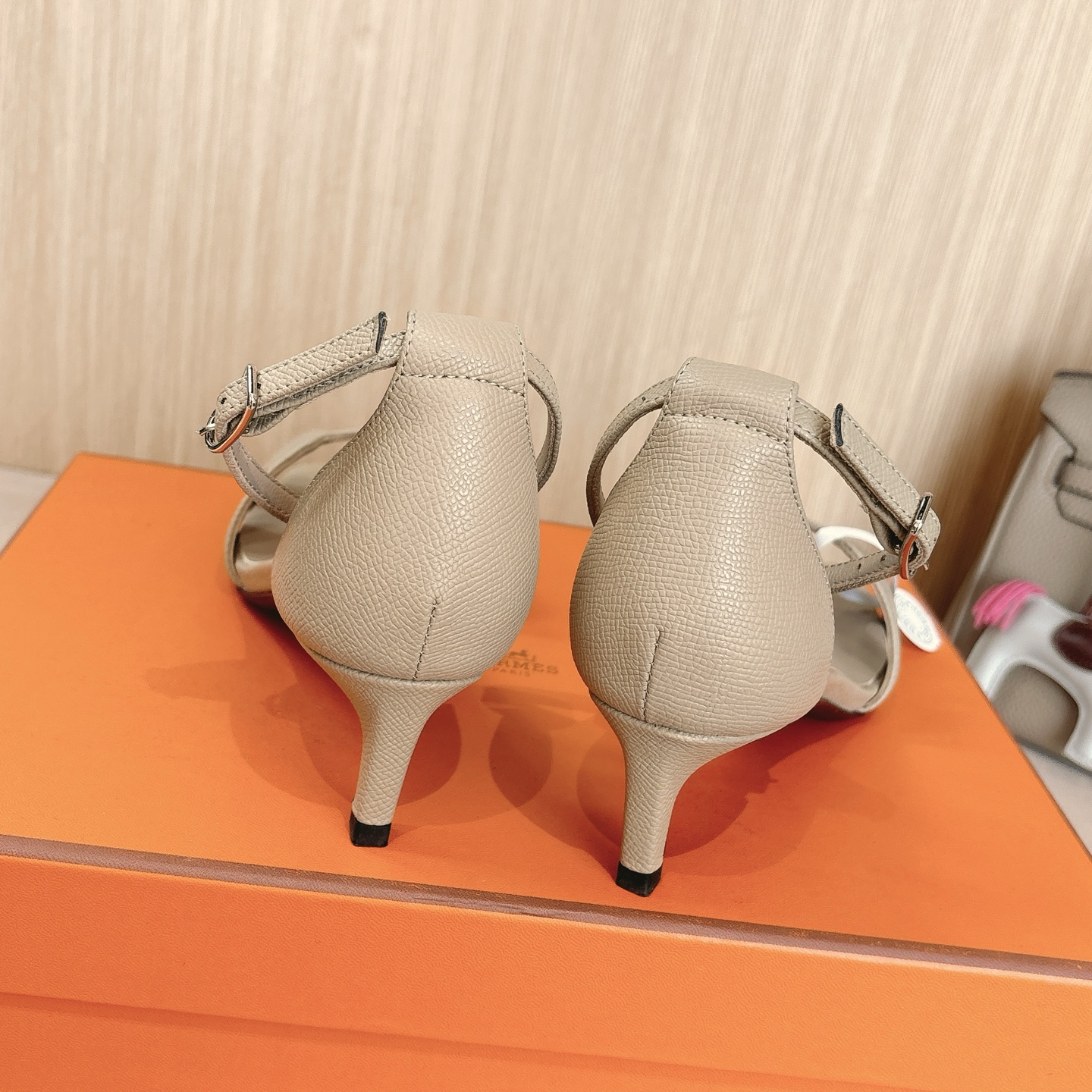 HERMES 01909