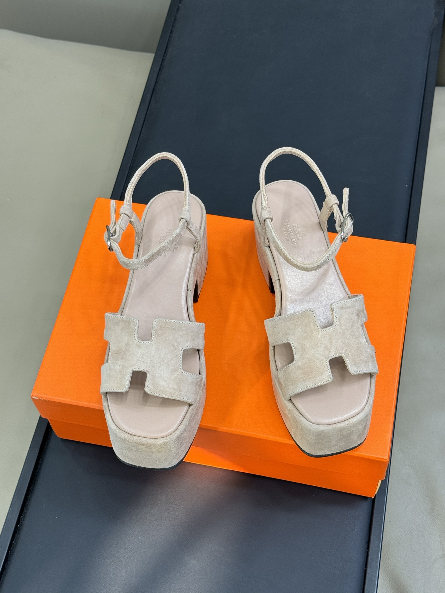 HERMES 01929