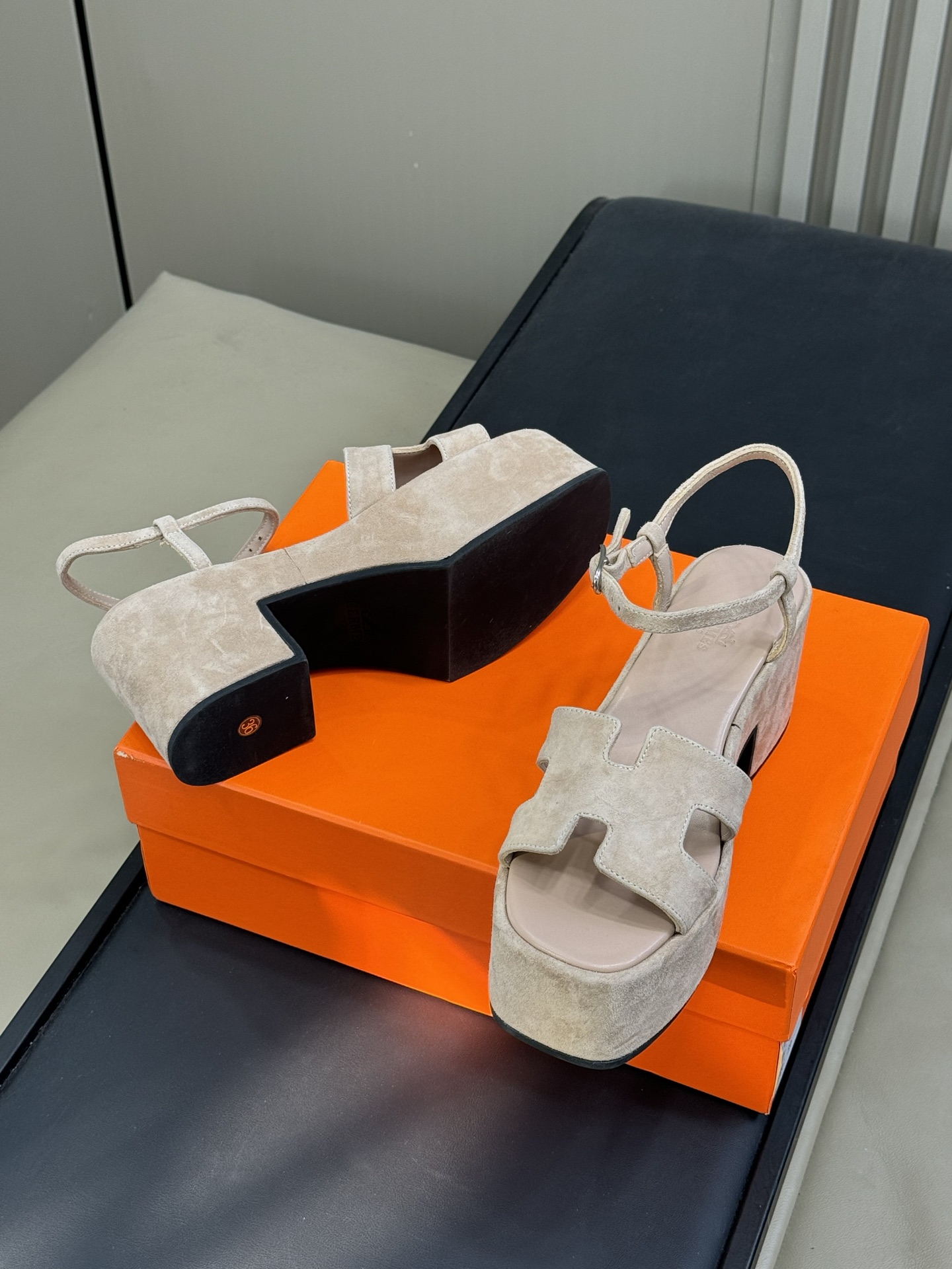 HERMES 01929