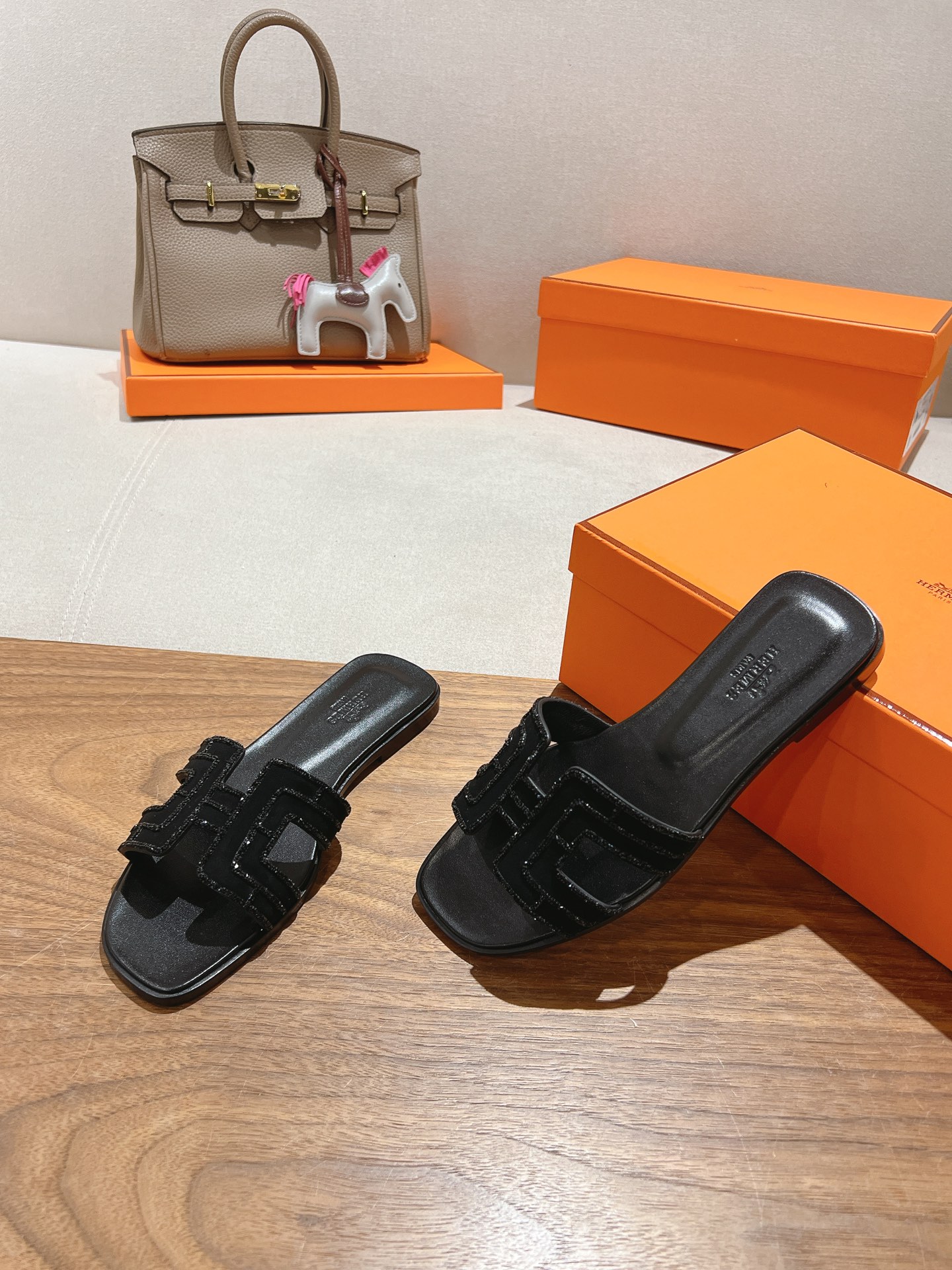 HERMES  01929