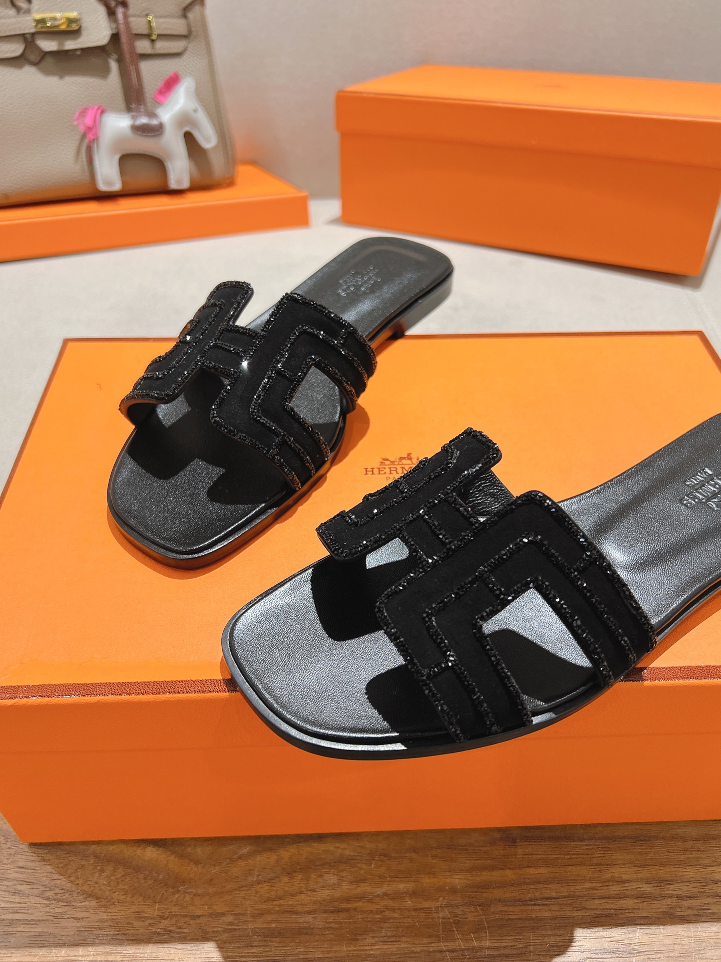 HERMES  01929